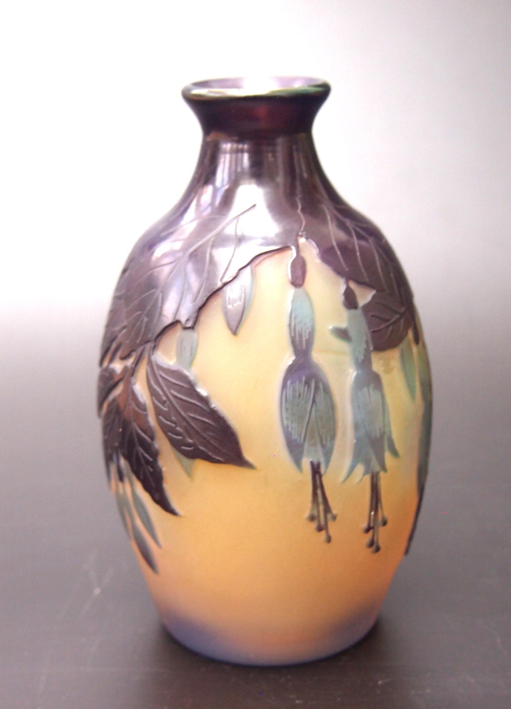 Vaso in vetro con cammeo di Emile Gallé firmato Art Nouveau francese circa, 1920 in vendita 3