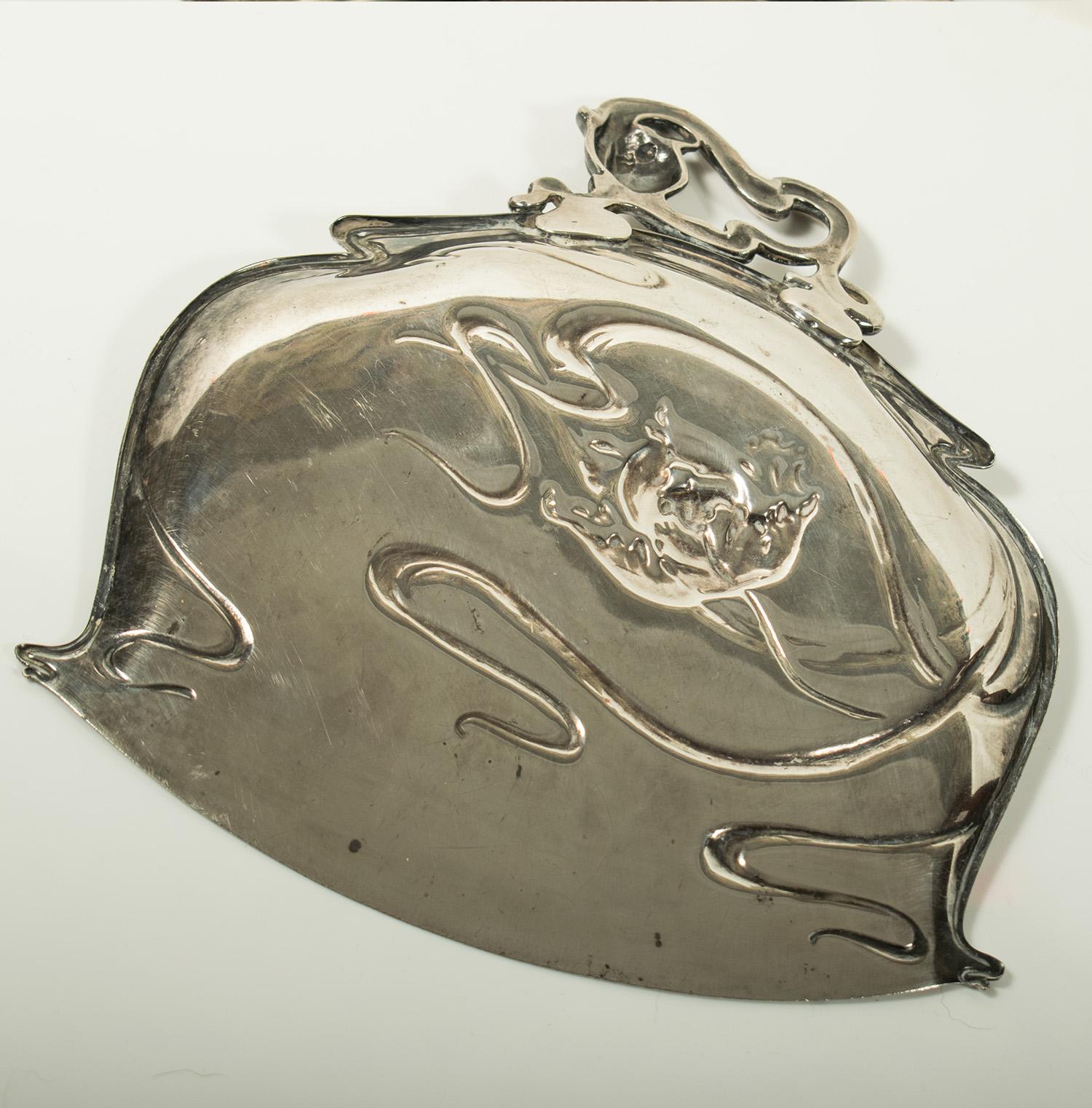 Set di spazzole e padelle in argento ART NOUVEAU francese di Victor Saglier In condizioni buone in vendita a TEYJAT, FR