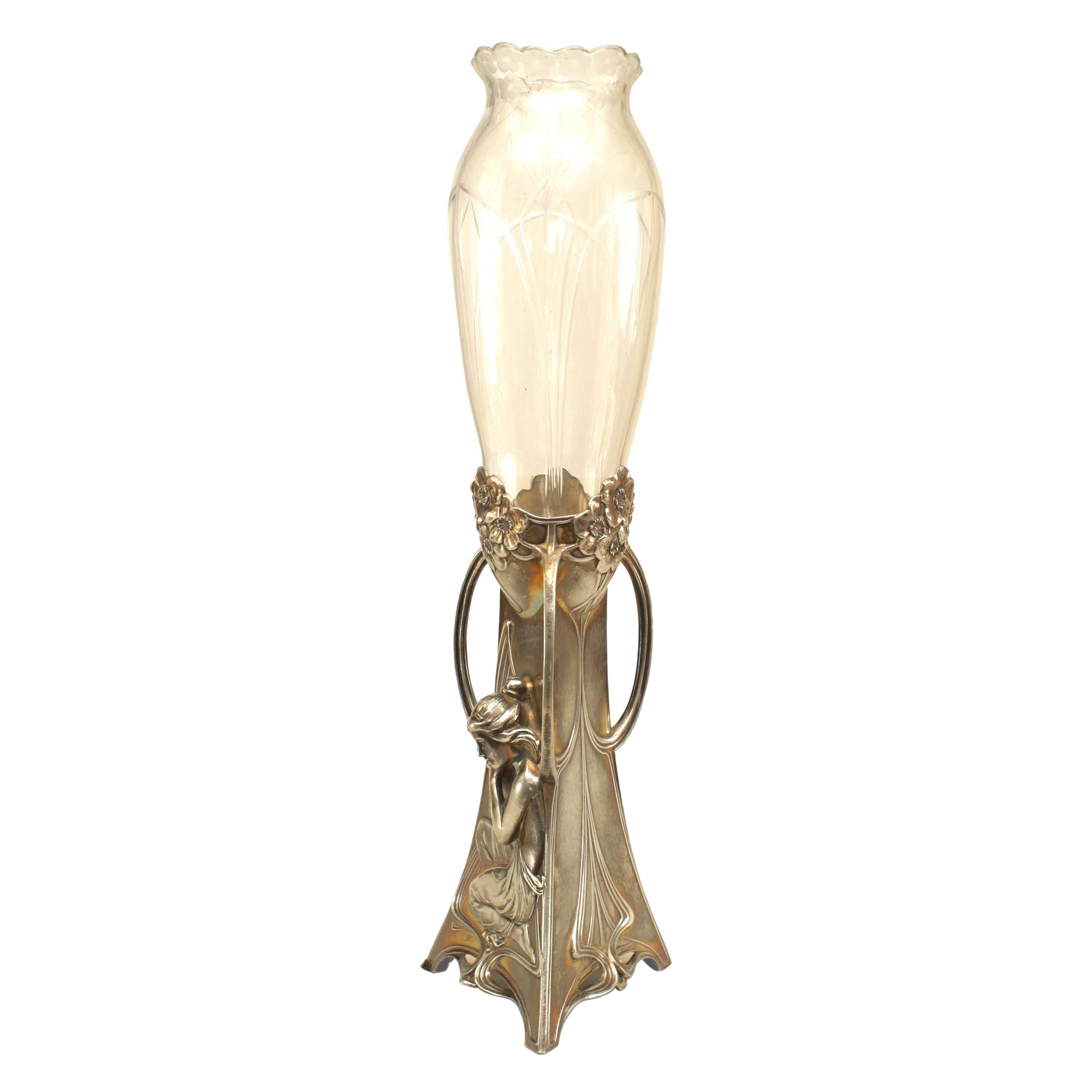 Vase à bourgeons en métal argenté Art Nouveau français