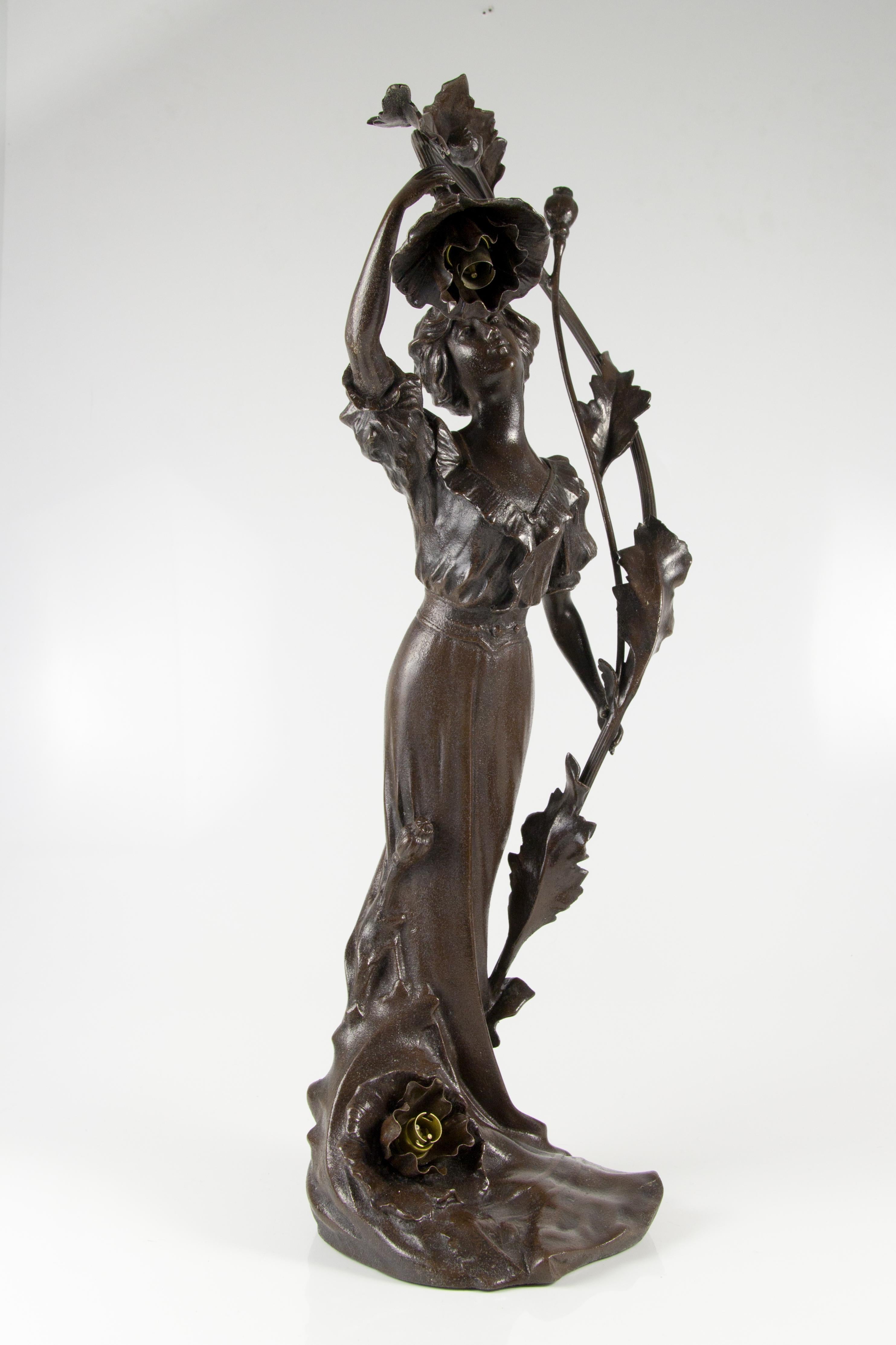 French Art Nouveau Spelter Figural Two-Light Lamp In Good Condition In Barntrup, DE