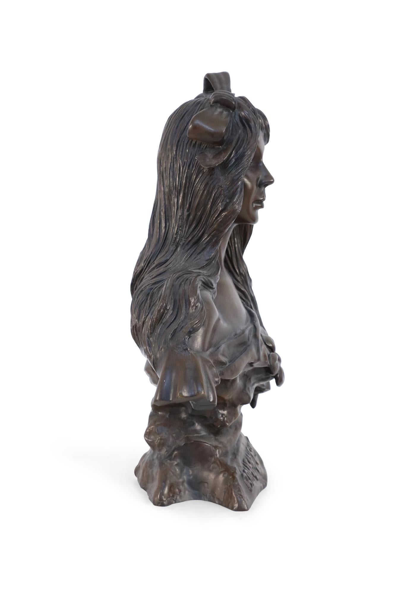 Busto di donna boema in bronzo in stile Art Nouveau francese in vendita 1