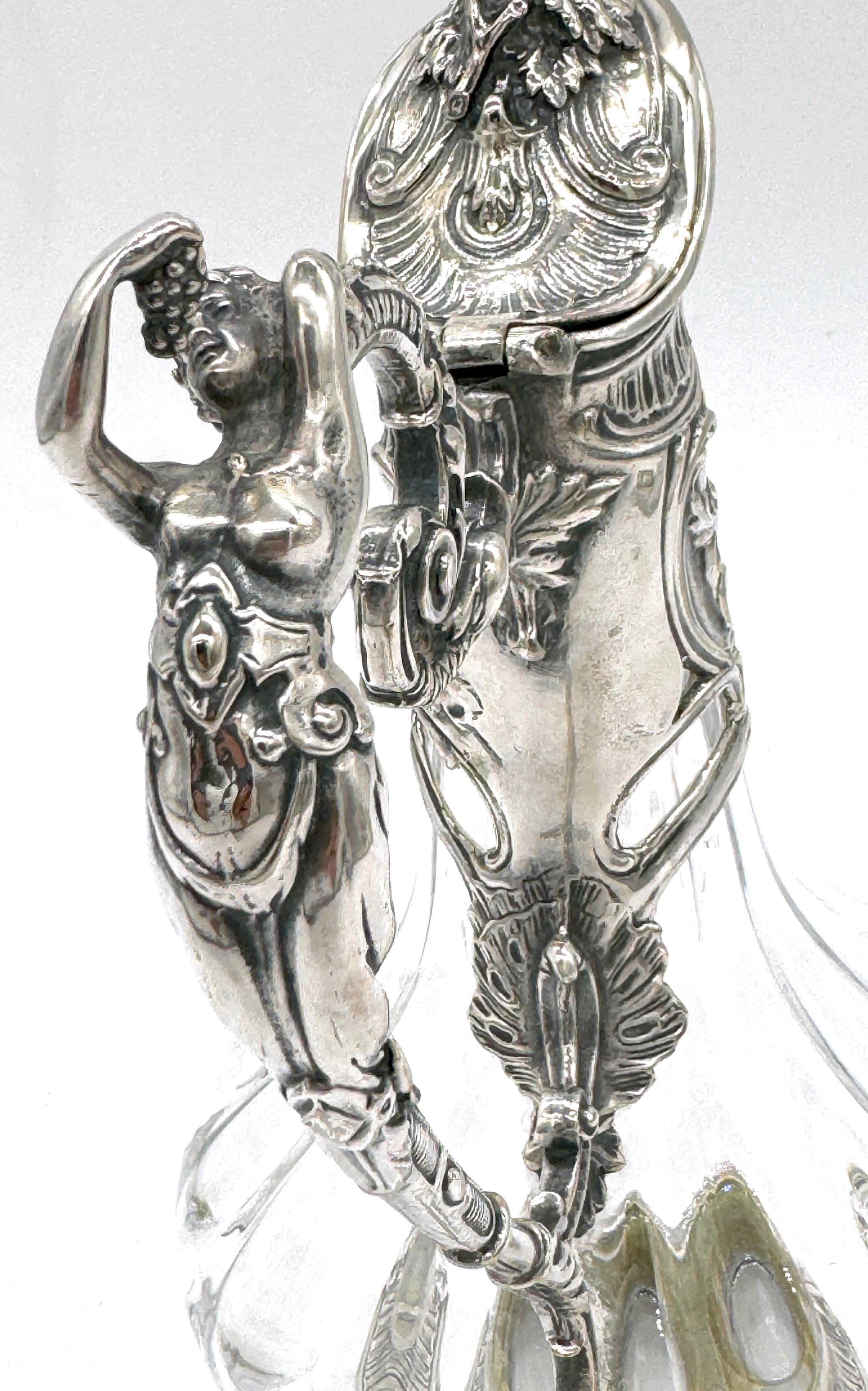 Jarra de clarete francesa de estilo Art Nouveau Figural Silverplate & Cristallerie Lorraine Chapado en plata en venta