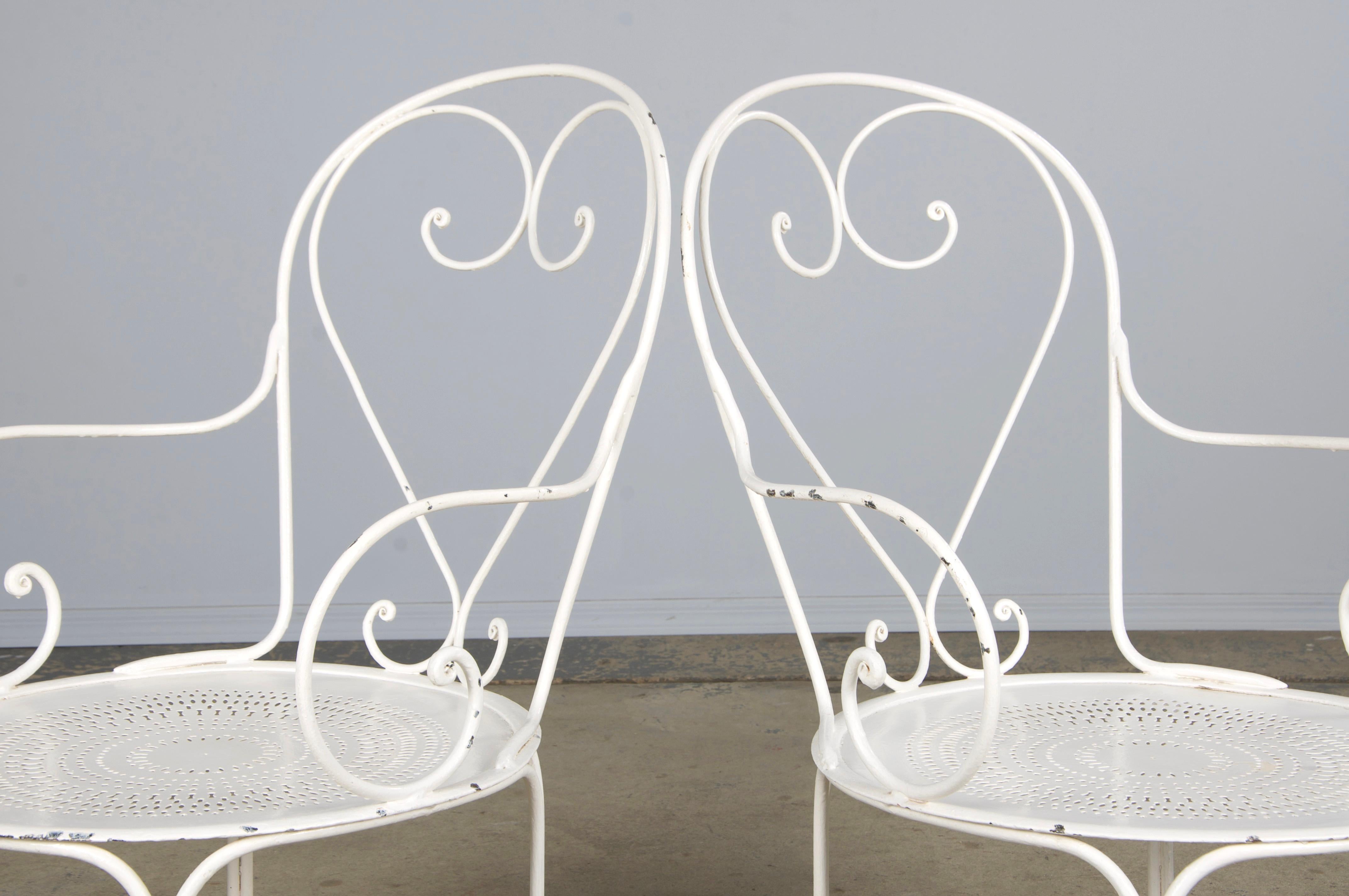 French Art Nouveau Style White Wrought Iron Painted Garden Set For Sale 8