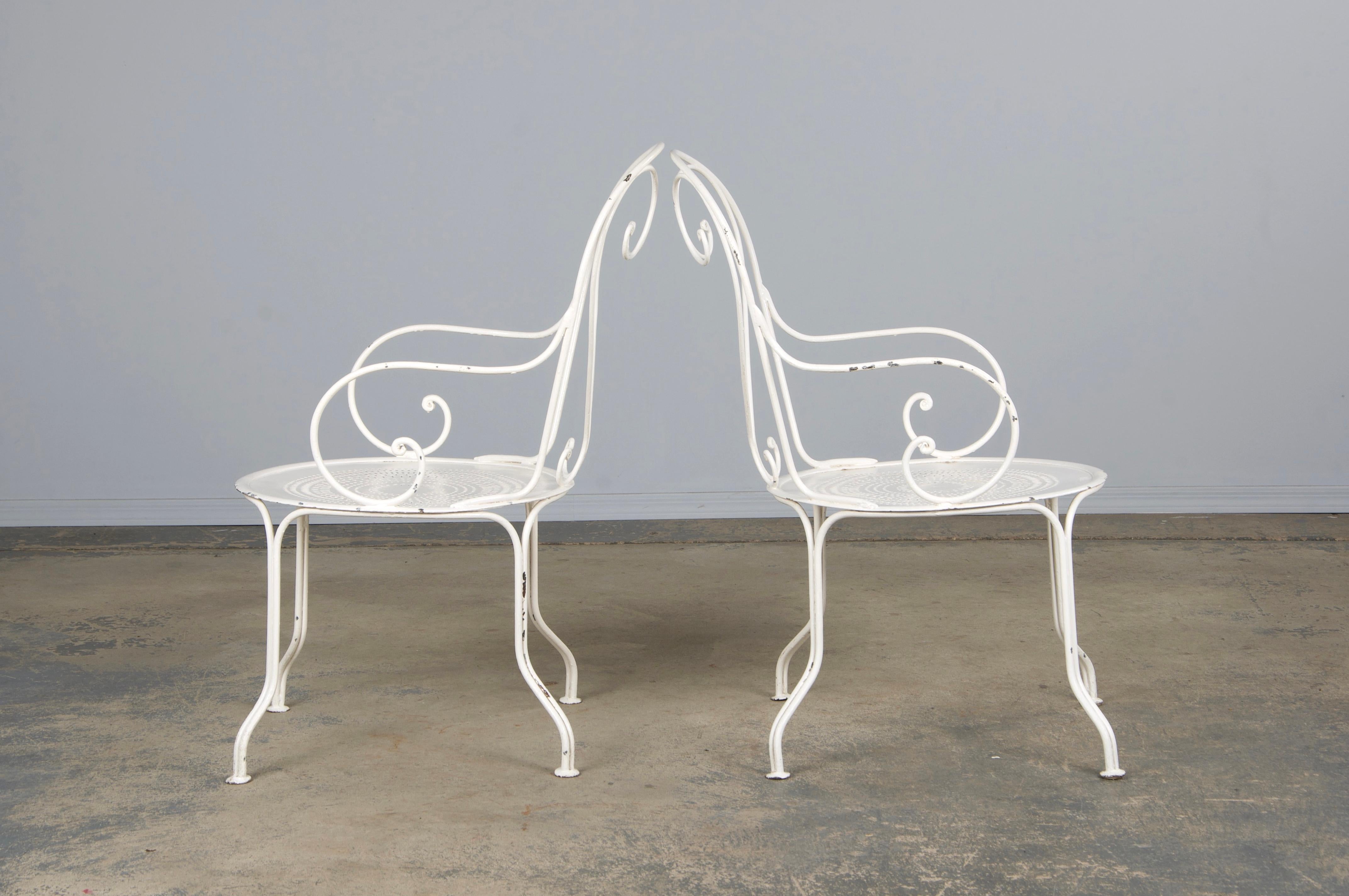 French Art Nouveau Style White Wrought Iron Painted Garden Set For Sale 9