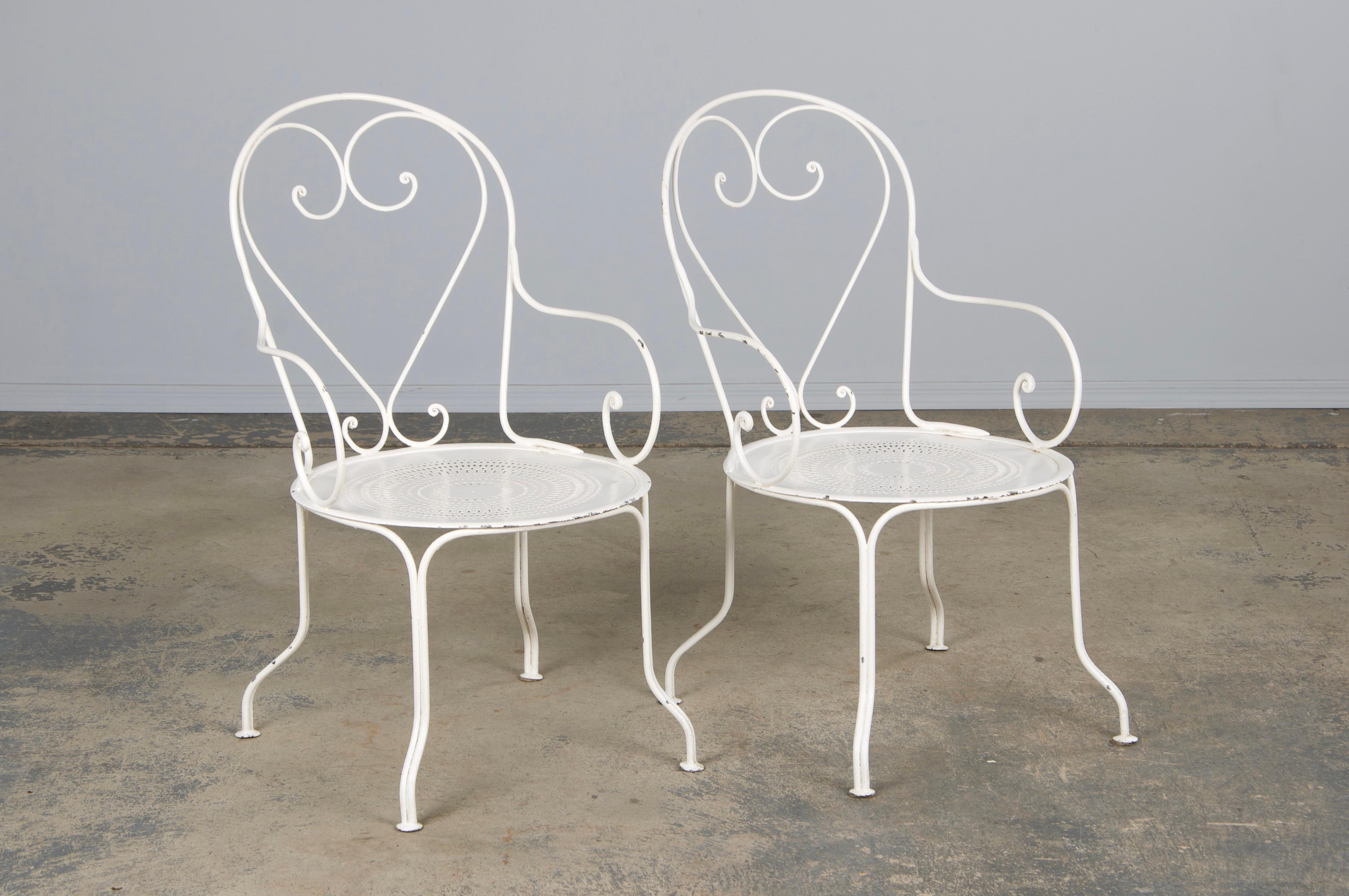 French Art Nouveau Style White Wrought Iron Painted Garden Set For Sale 11