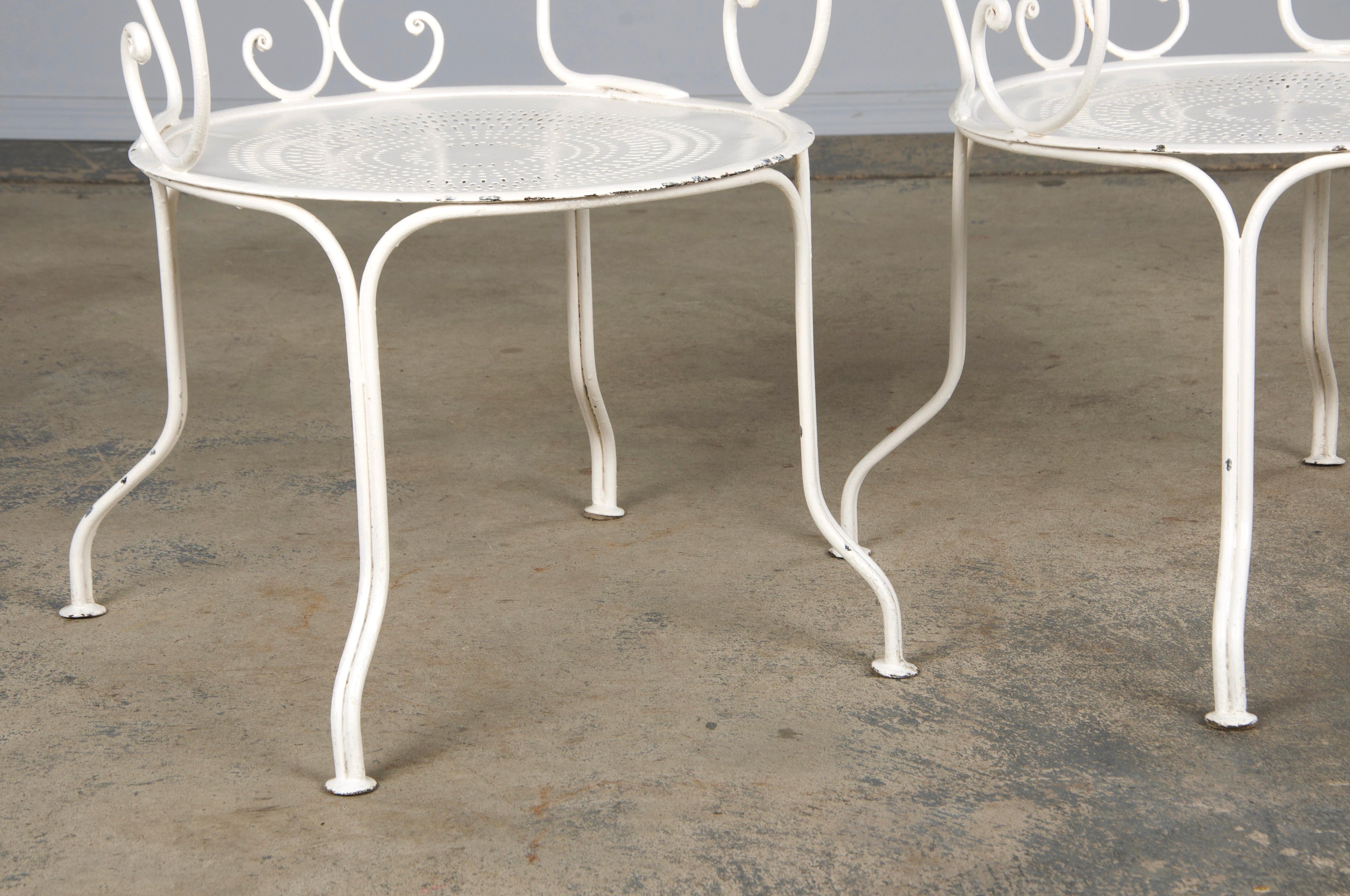 French Art Nouveau Style White Wrought Iron Painted Garden Set For Sale 12