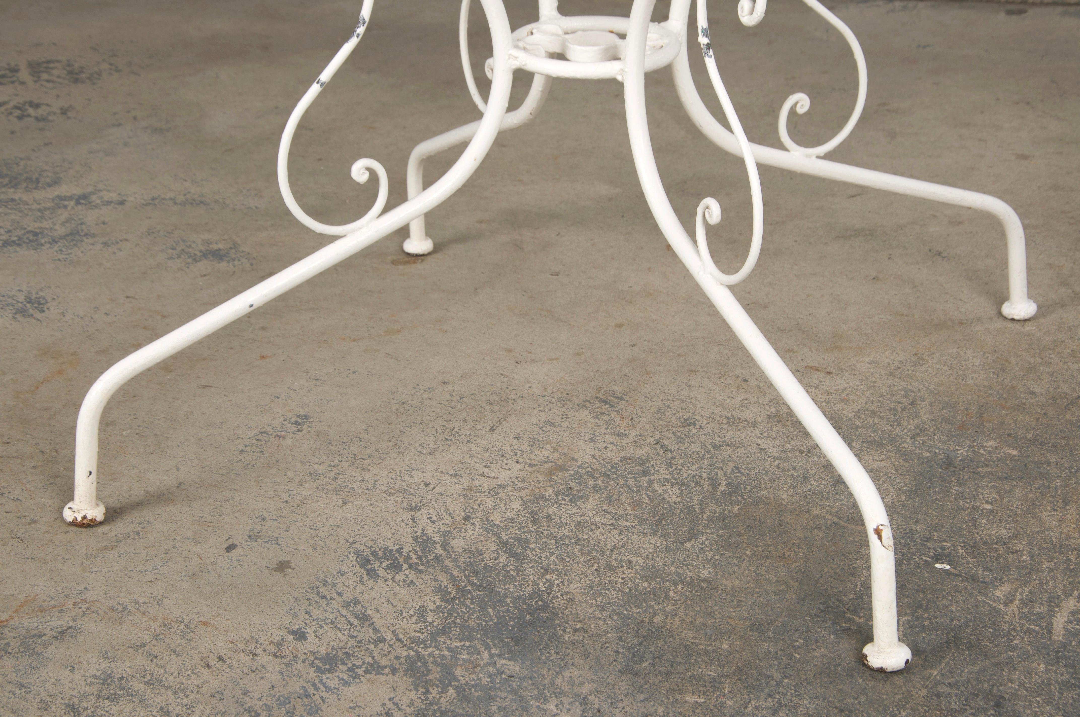French Art Nouveau Style White Wrought Iron Painted Garden Set For Sale 3