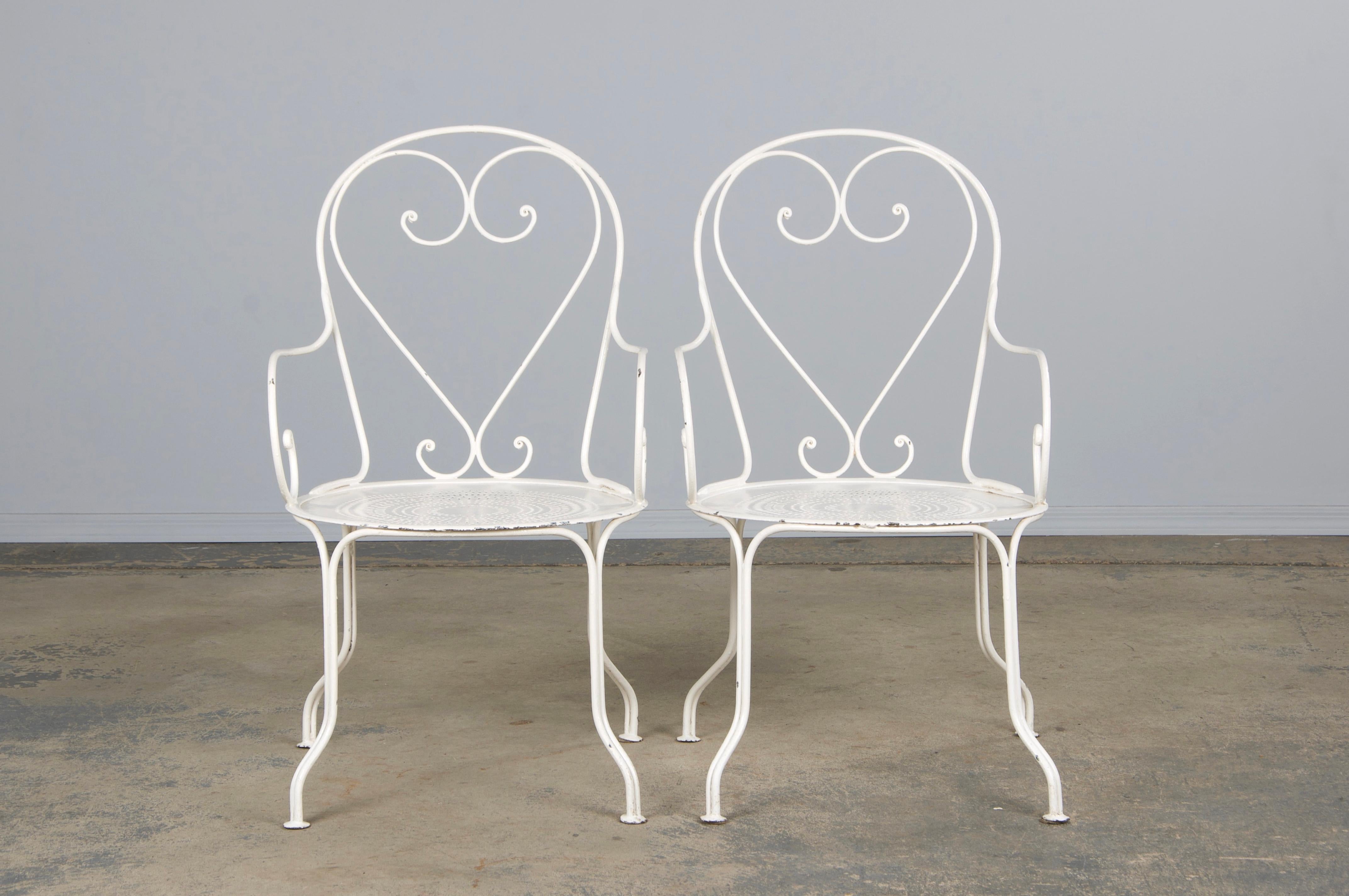French Art Nouveau Style White Wrought Iron Painted Garden Set For Sale 4