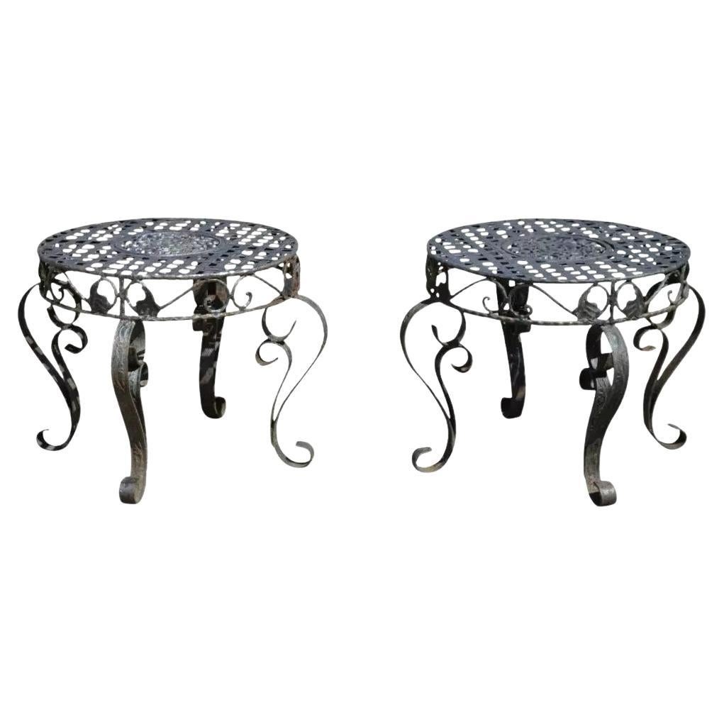 Französische Art Nouveau Stil Schmiedeeisen Gitter Top Runde Beistelltische - ein Paar im Angebot
