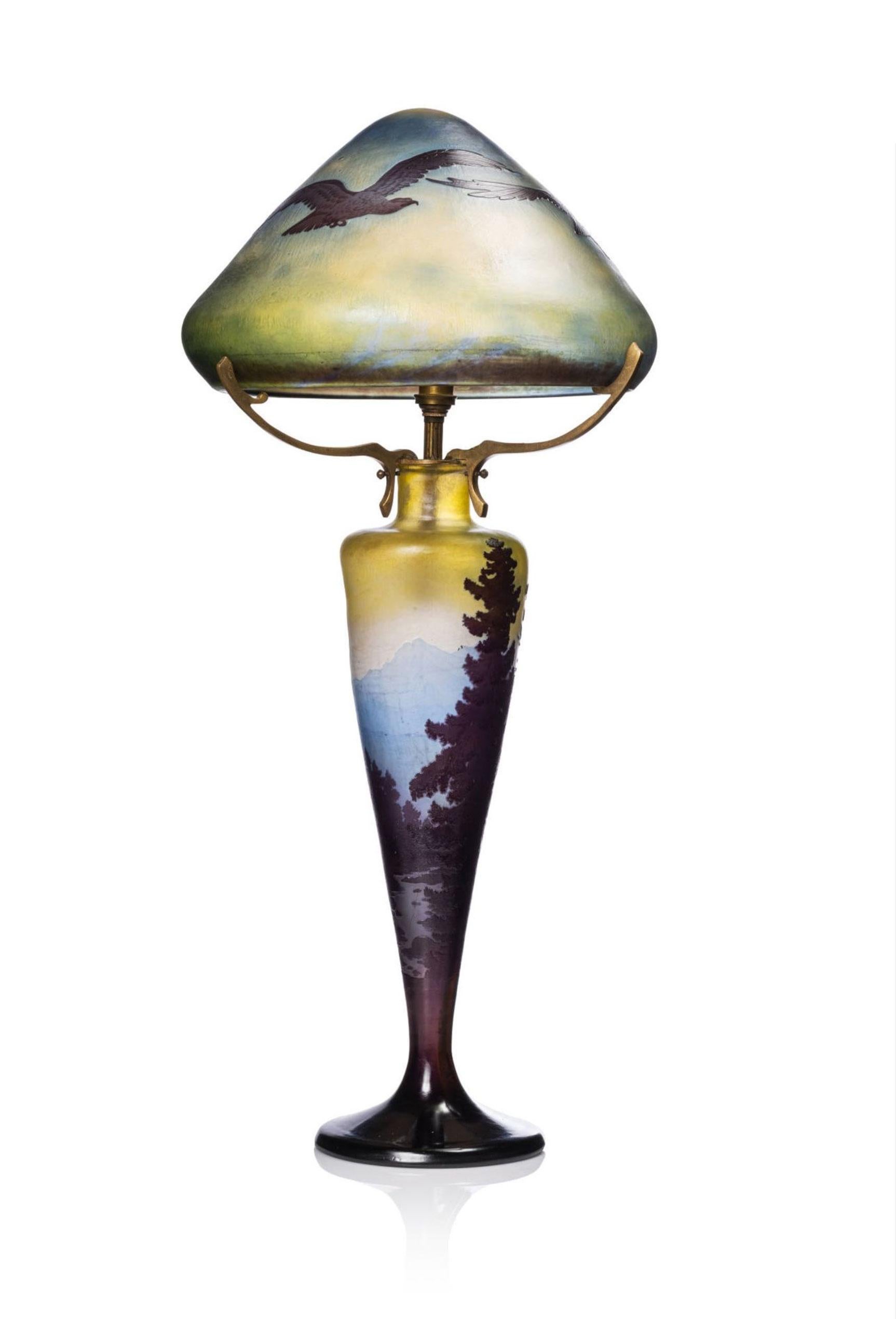 Französische Jugendstil-Tischlampe aus Kamee-Glas von Emile Galle ''Vosges Paysage'', 1900 (Bronze) im Angebot