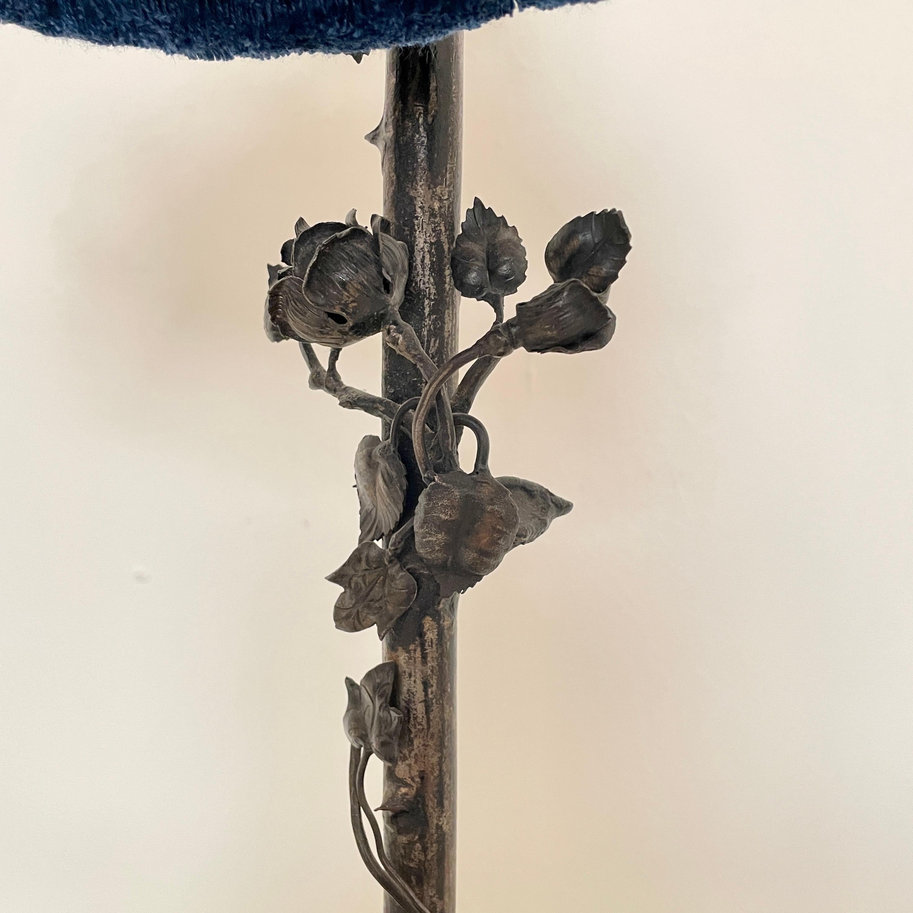 Französische Jugendstil-Tischlampe aus Bronzeguss, Rosenbaum, um 1910 im Angebot 1