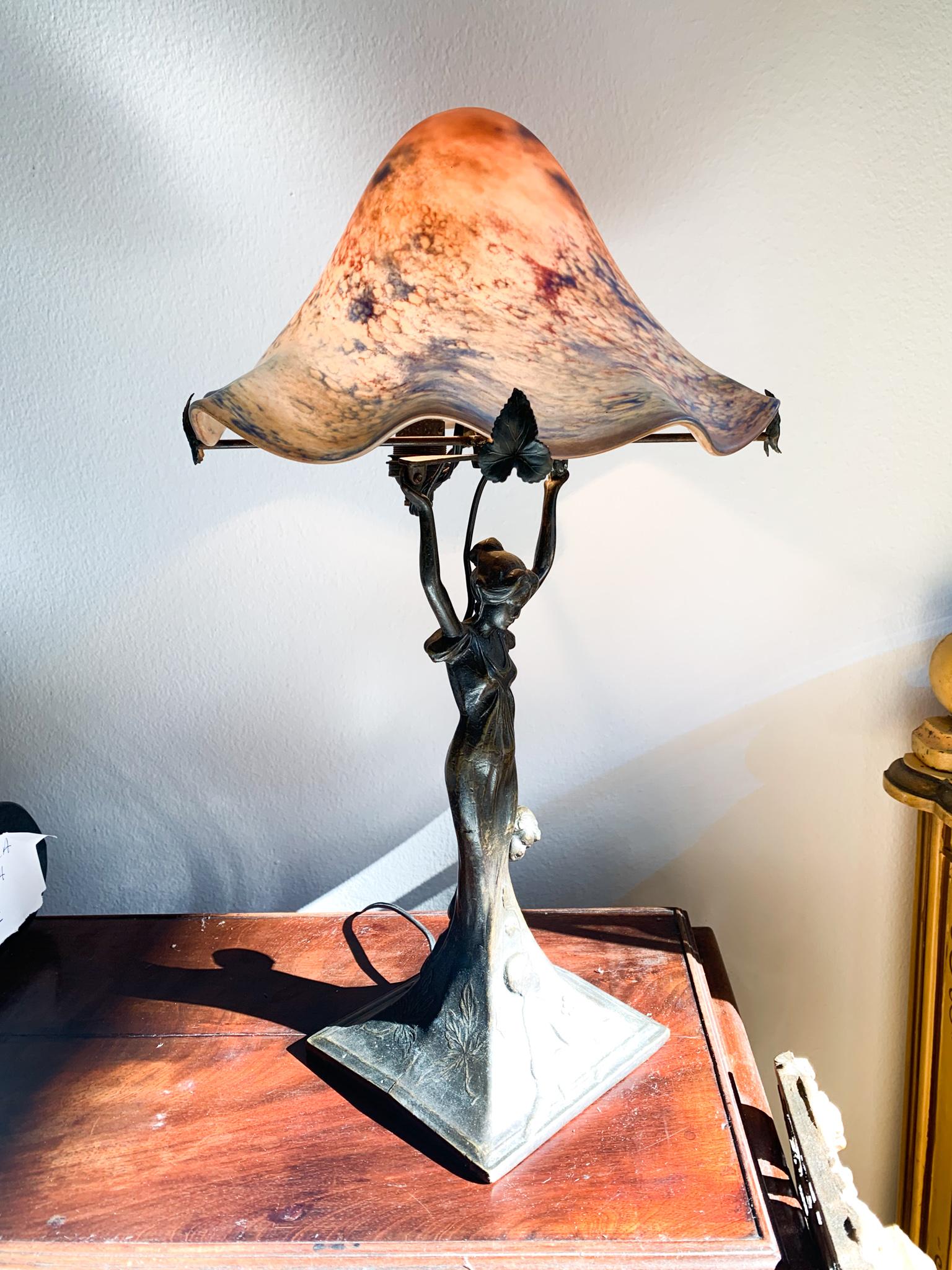 French Art Nouveau Table Lamp in Bronze and Glass from the Early XX Century 10