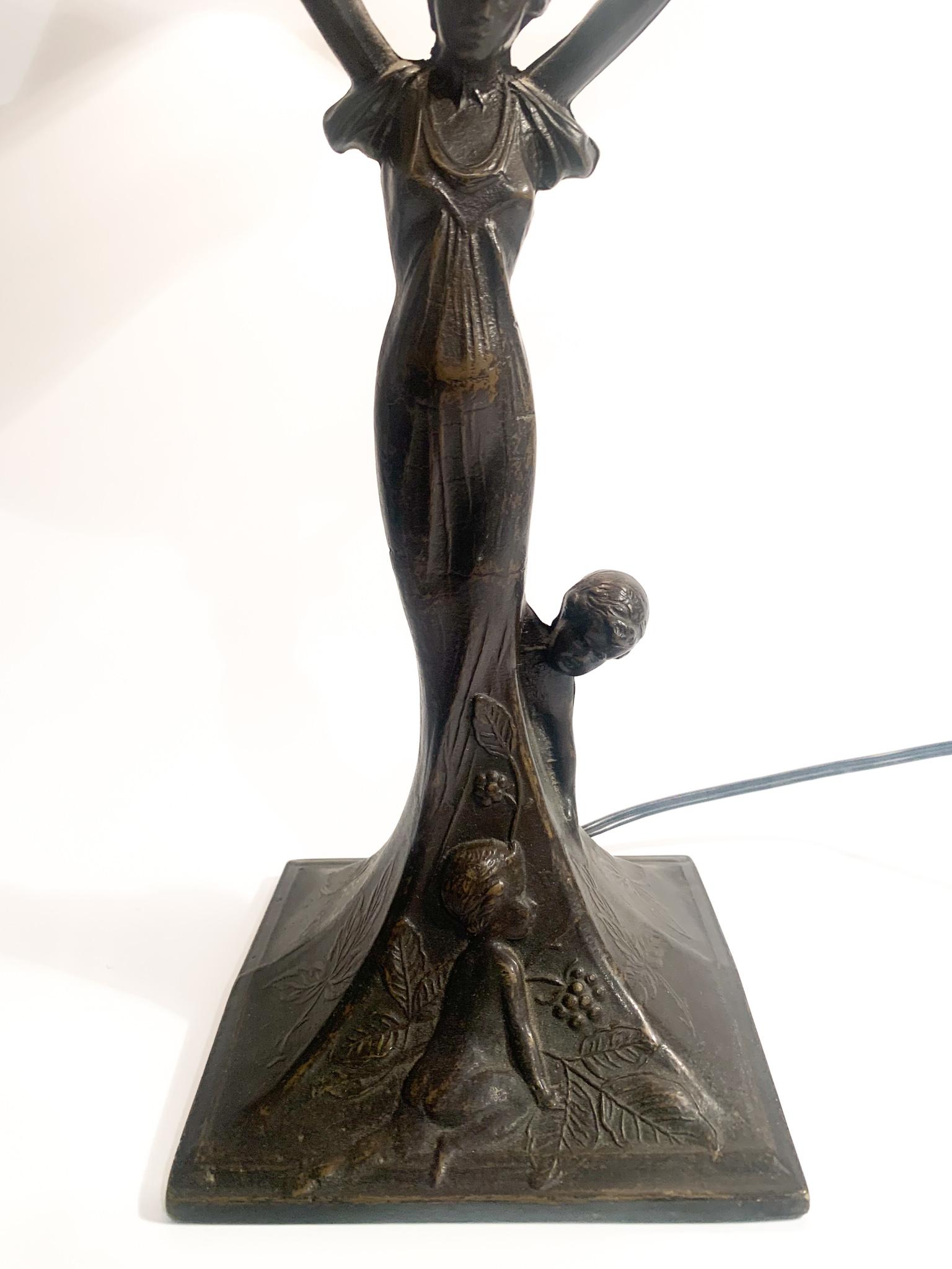 20th Century French Art Nouveau Table Lamp in Bronze and Glass from the Early XX Century
