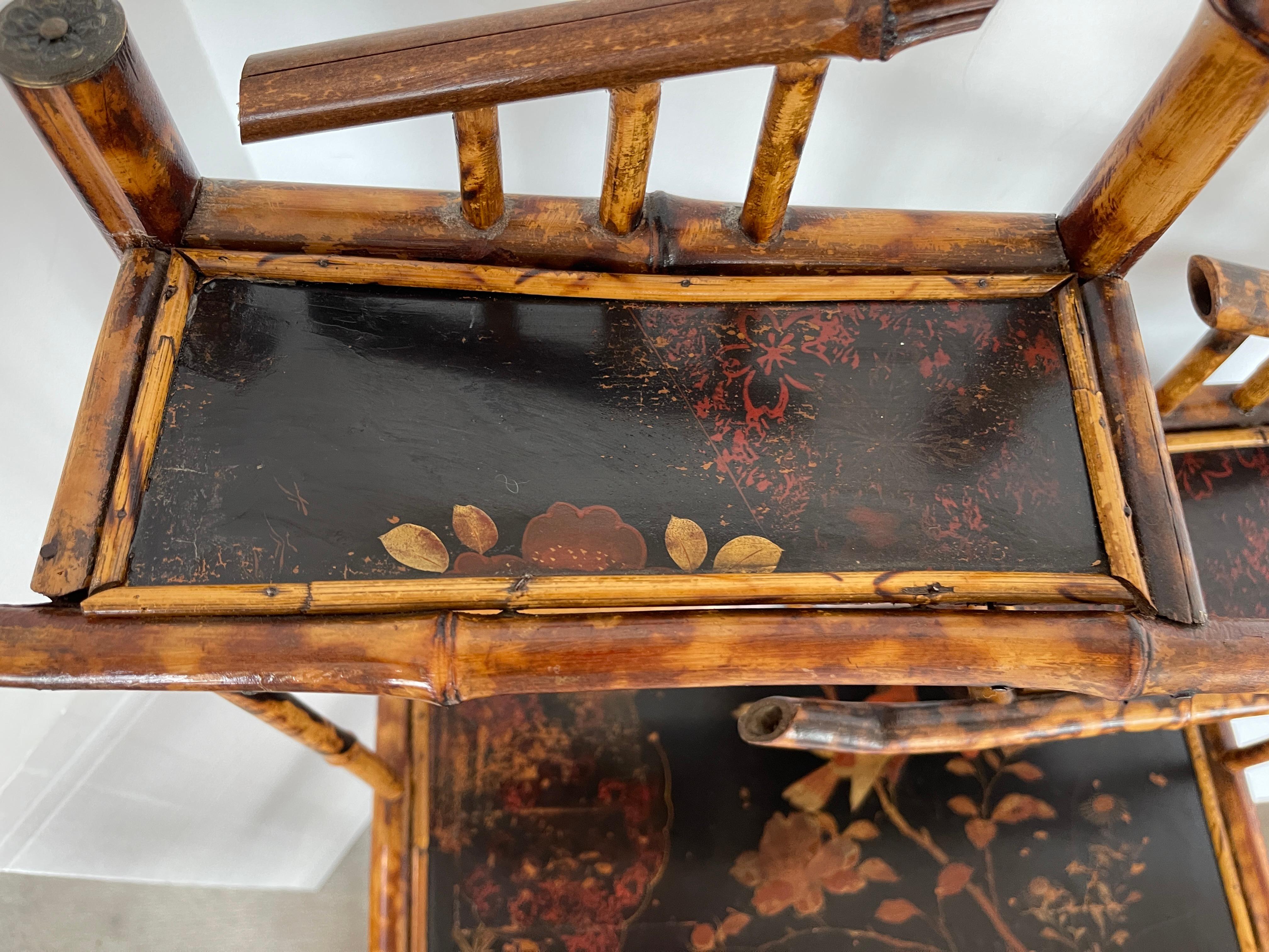 Étagère de bibliothèque Art nouveau français en écaille de tortue, bambou et laque Chinoiserie en vente 7