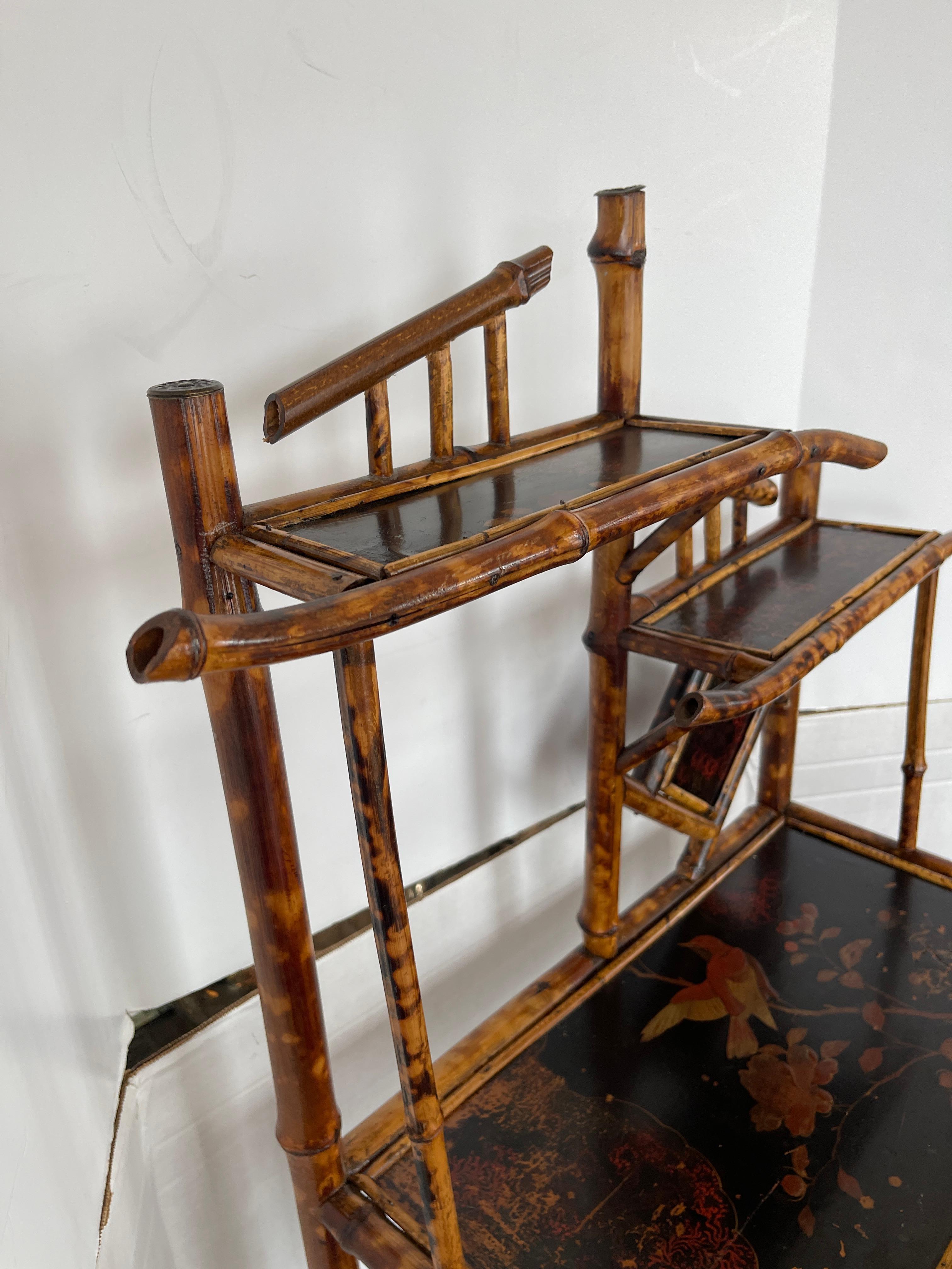Étagère de bibliothèque Art nouveau français en écaille de tortue, bambou et laque Chinoiserie en vente 8