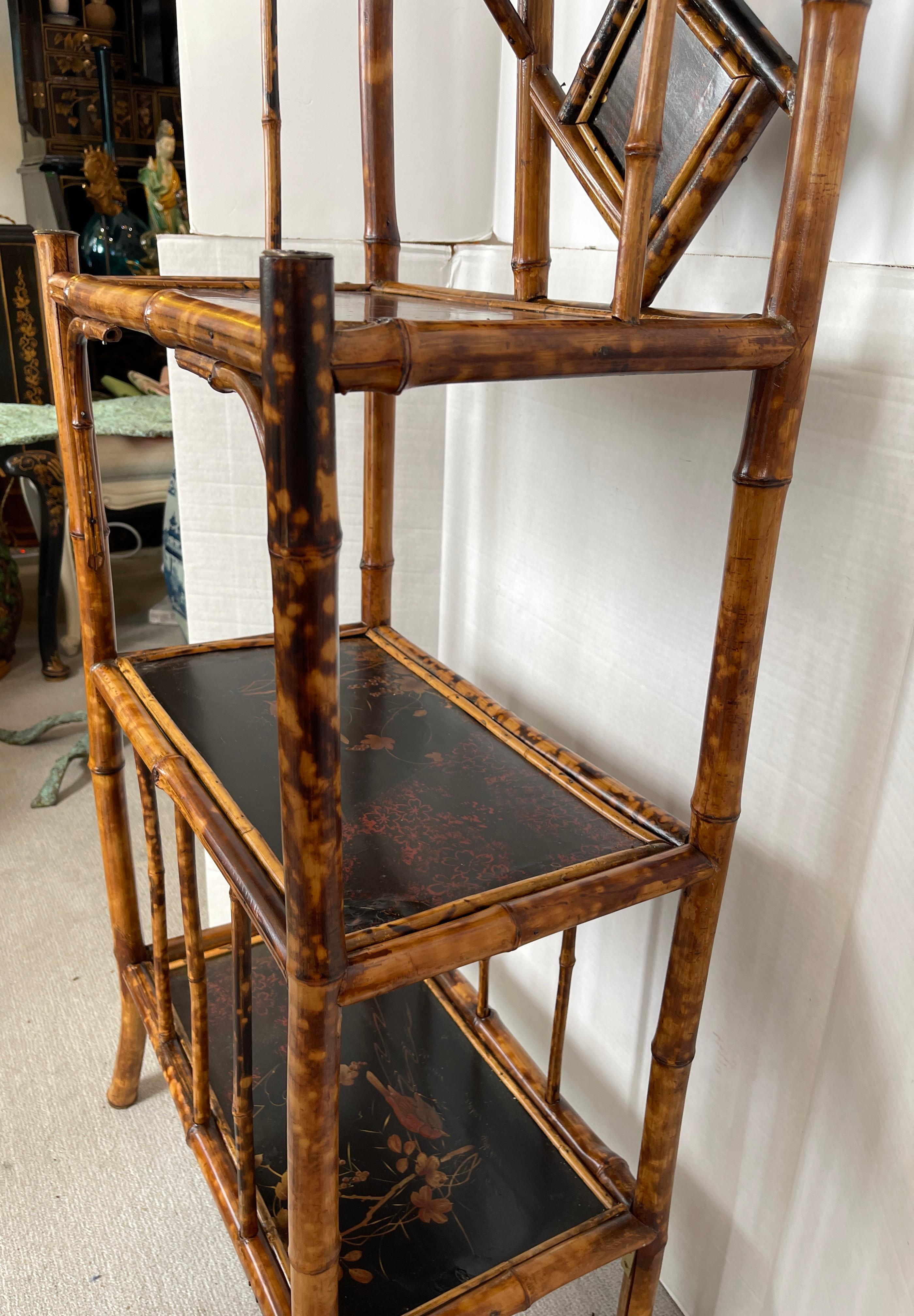 Étagère de bibliothèque Art nouveau français en écaille de tortue, bambou et laque Chinoiserie en vente 10