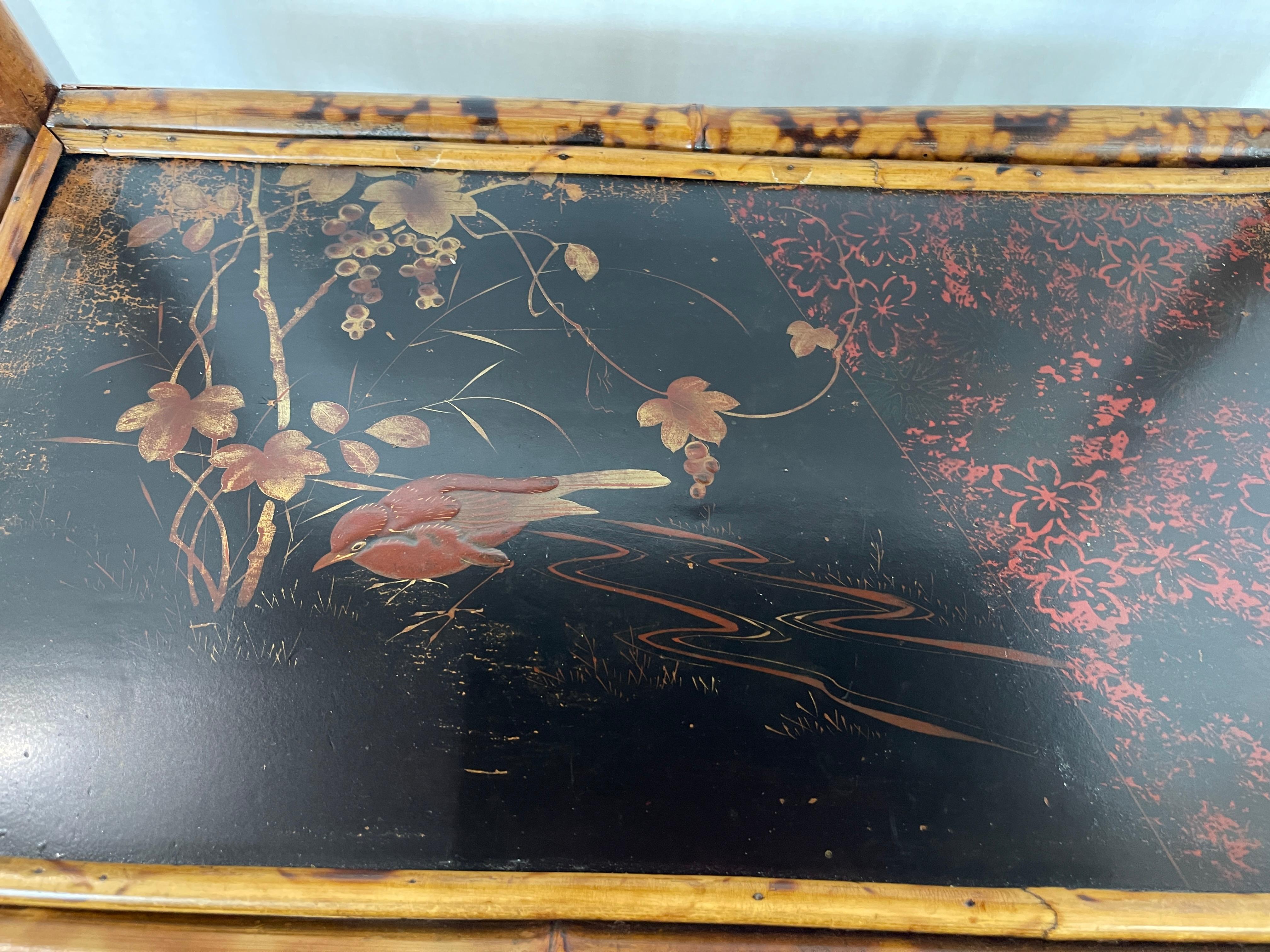Étagère de bibliothèque Art nouveau français en écaille de tortue, bambou et laque Chinoiserie en vente 13