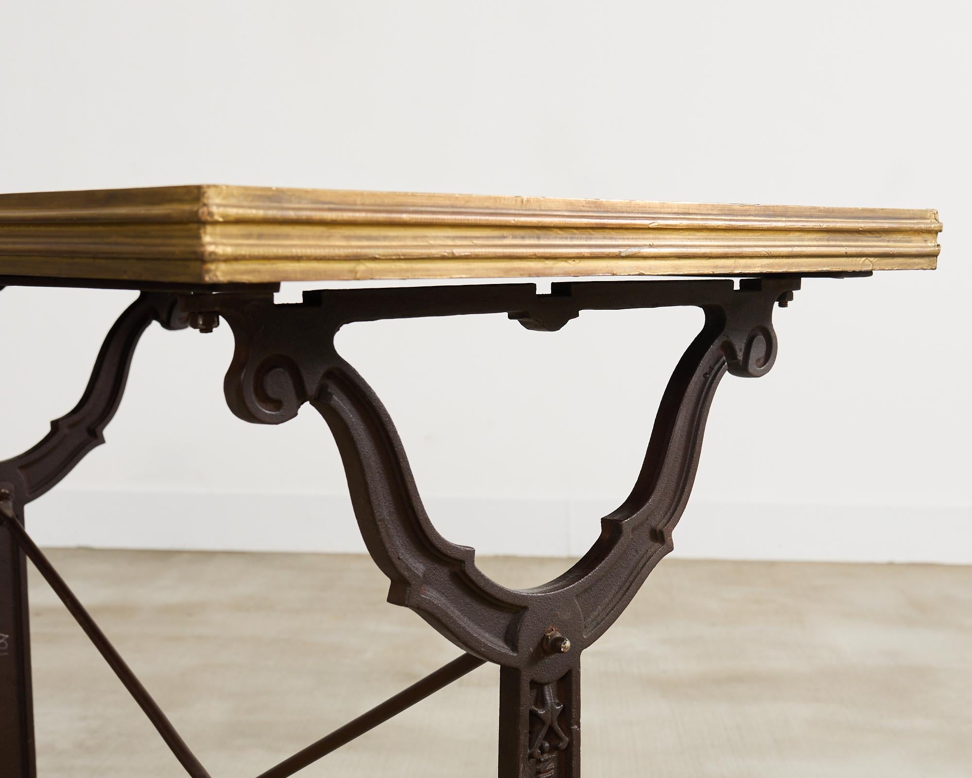Table Art nouveau français à triple piédestal en fer et bronze en vente 8