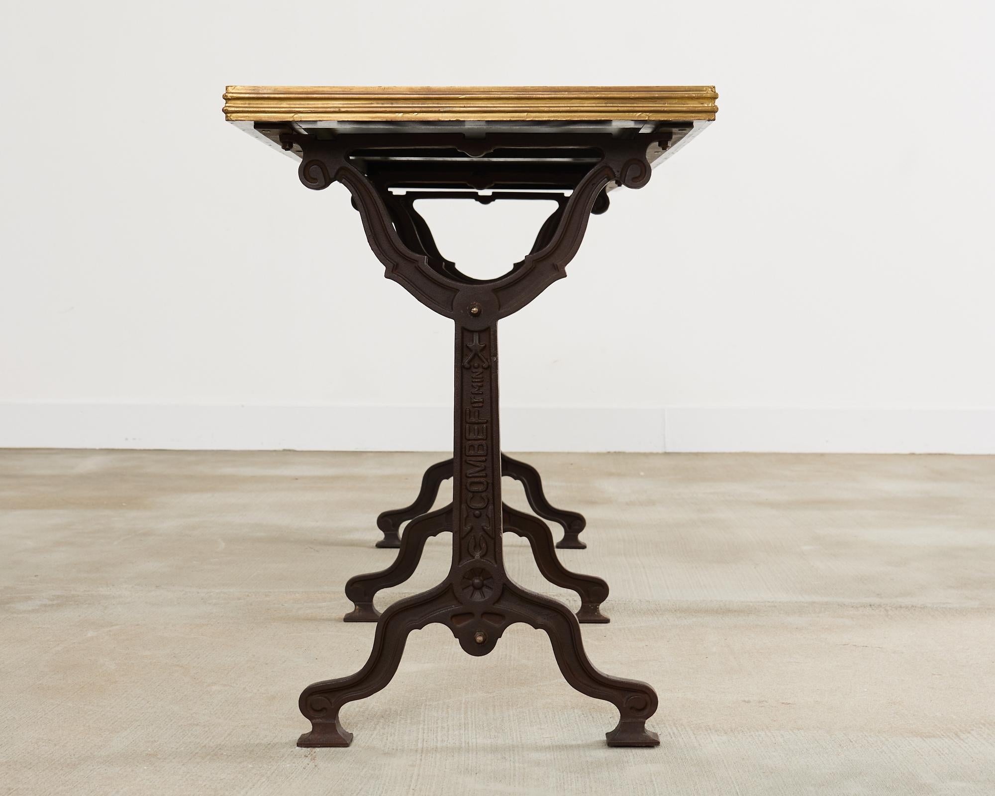 Table Art nouveau français à triple piédestal en fer et bronze en vente 10