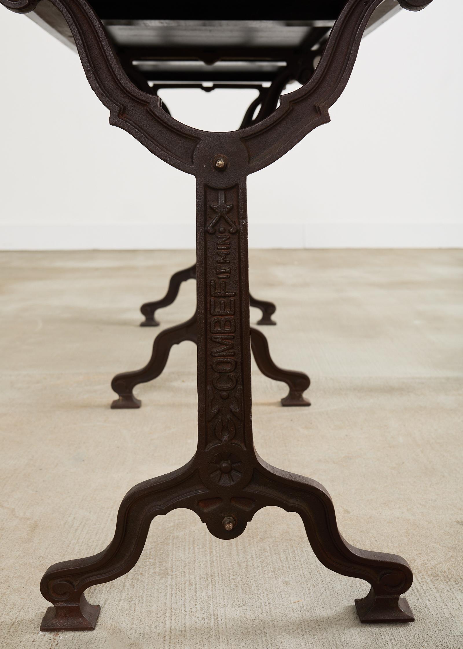 Table Art nouveau français à triple piédestal en fer et bronze en vente 11