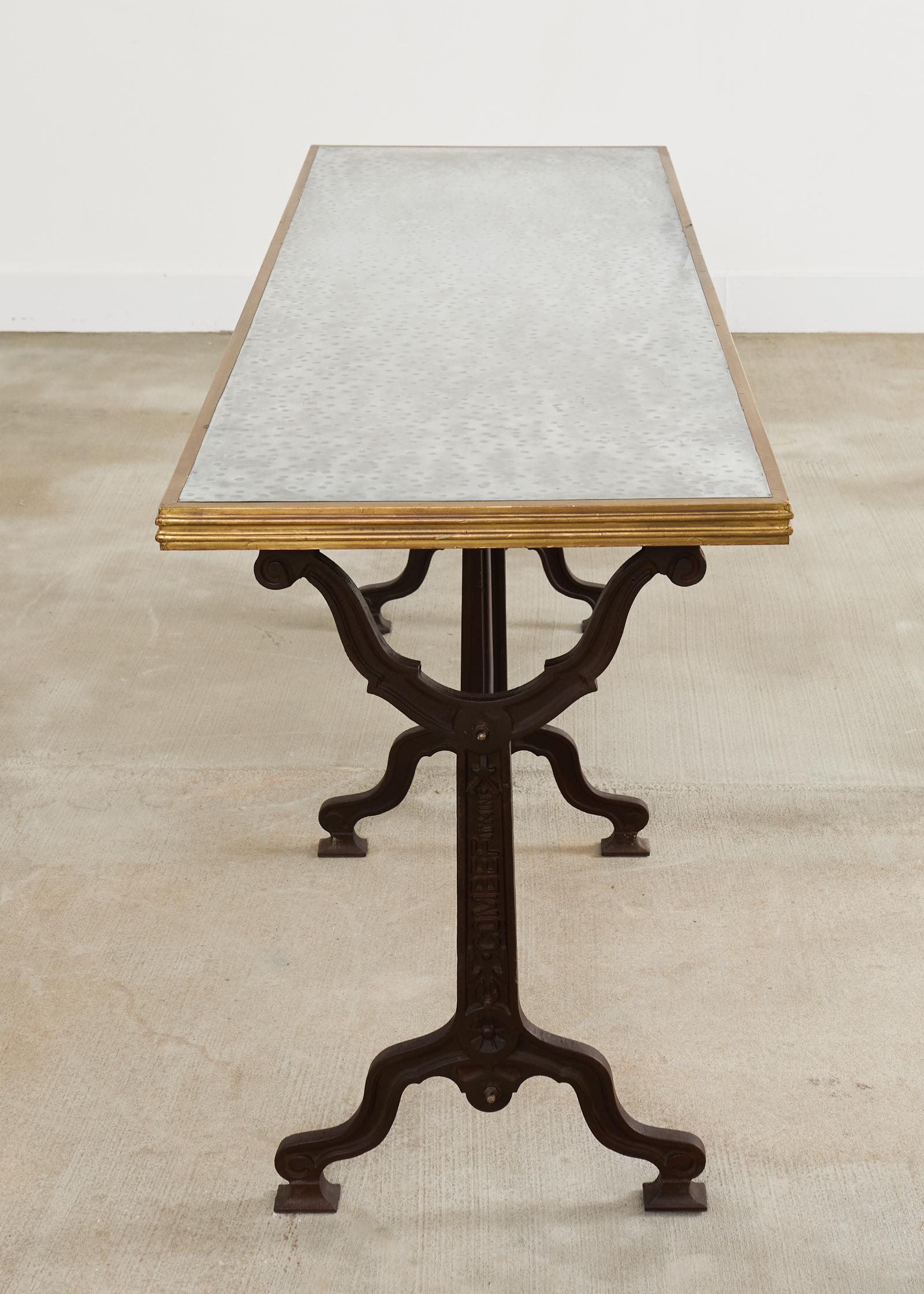 Table Art nouveau français à triple piédestal en fer et bronze en vente 12