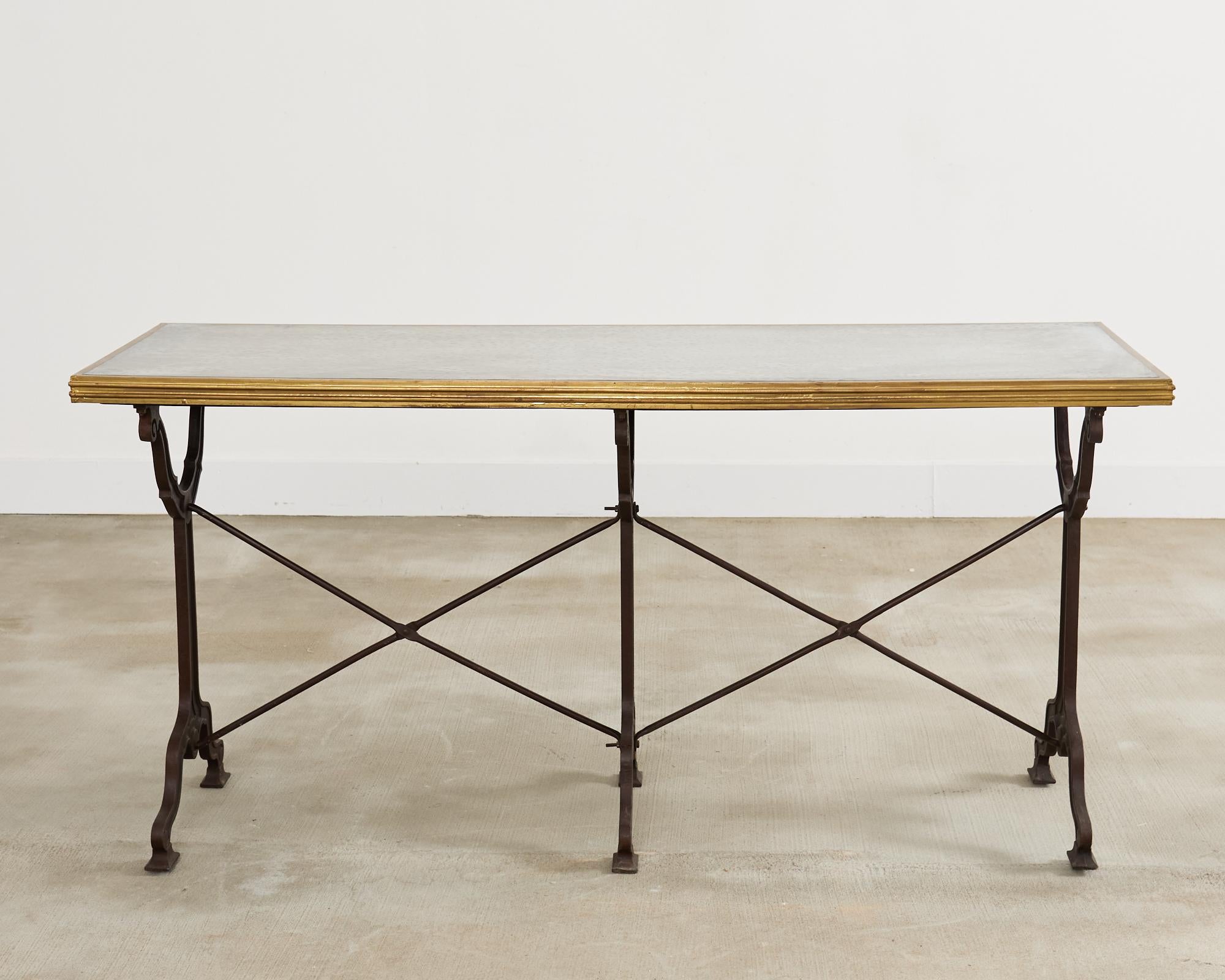 Table Art nouveau français à triple piédestal en fer et bronze en vente 13
