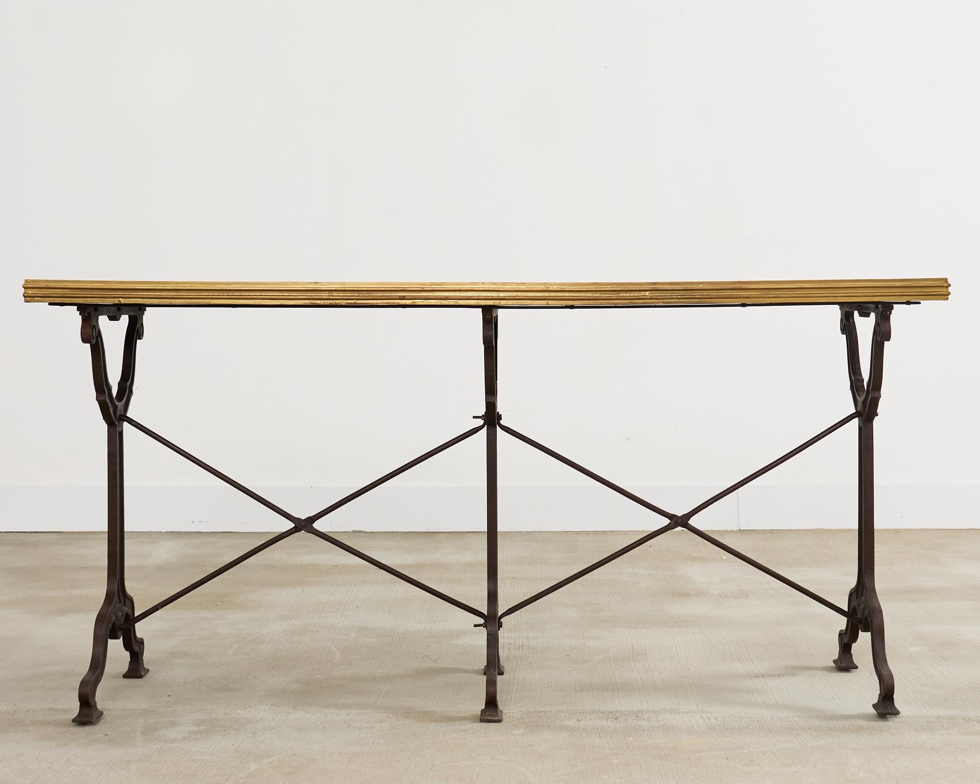 Table Art nouveau français à triple piédestal en fer et bronze en vente 14
