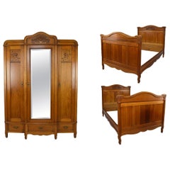 French Art Nouveau Twin Beds Bedroom Set of 3 in Solid Carved Oak, circa 1910