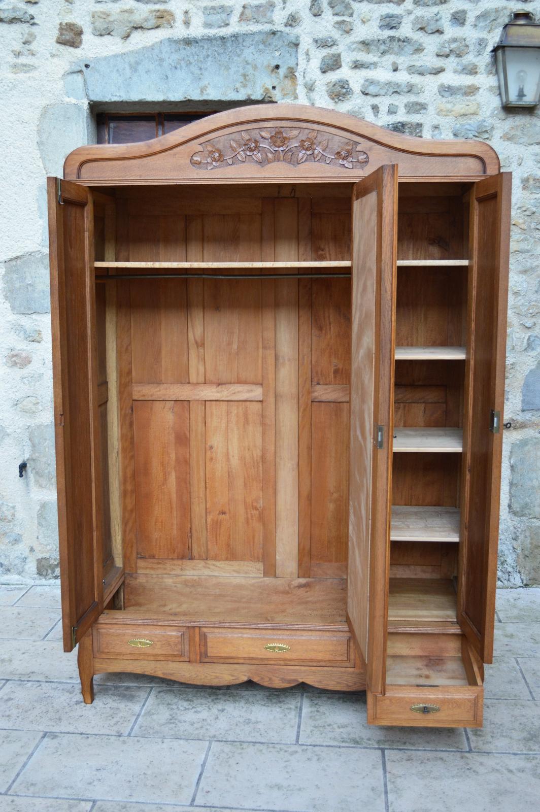 French Art Nouveau Twin Beds Bedroom Set of 5 in Solid Carved Oak, circa 1910 For Sale 14