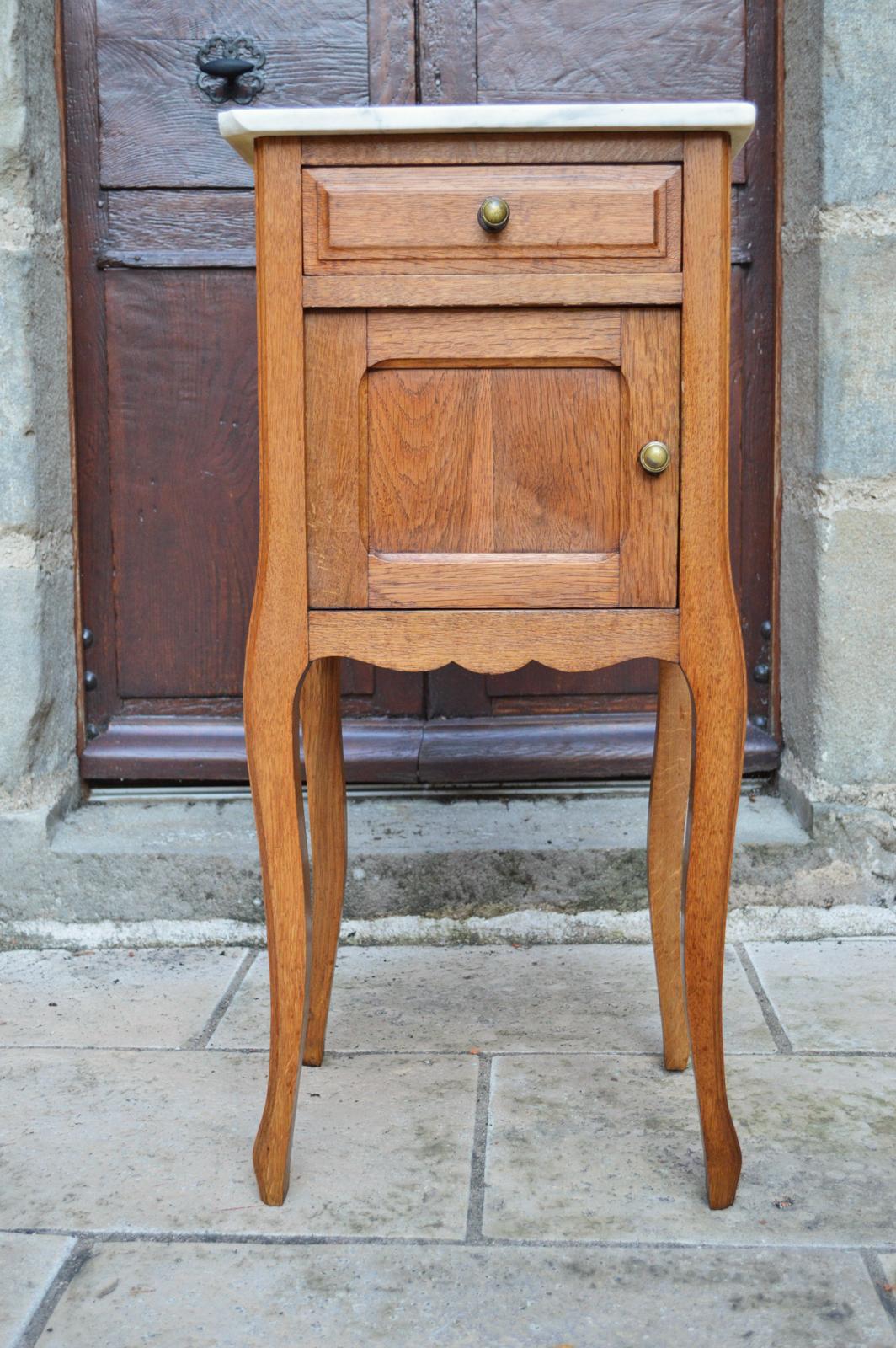 French Art Nouveau Twin Beds Bedroom Set of 5 in Solid Carved Oak, circa 1910 For Sale 2