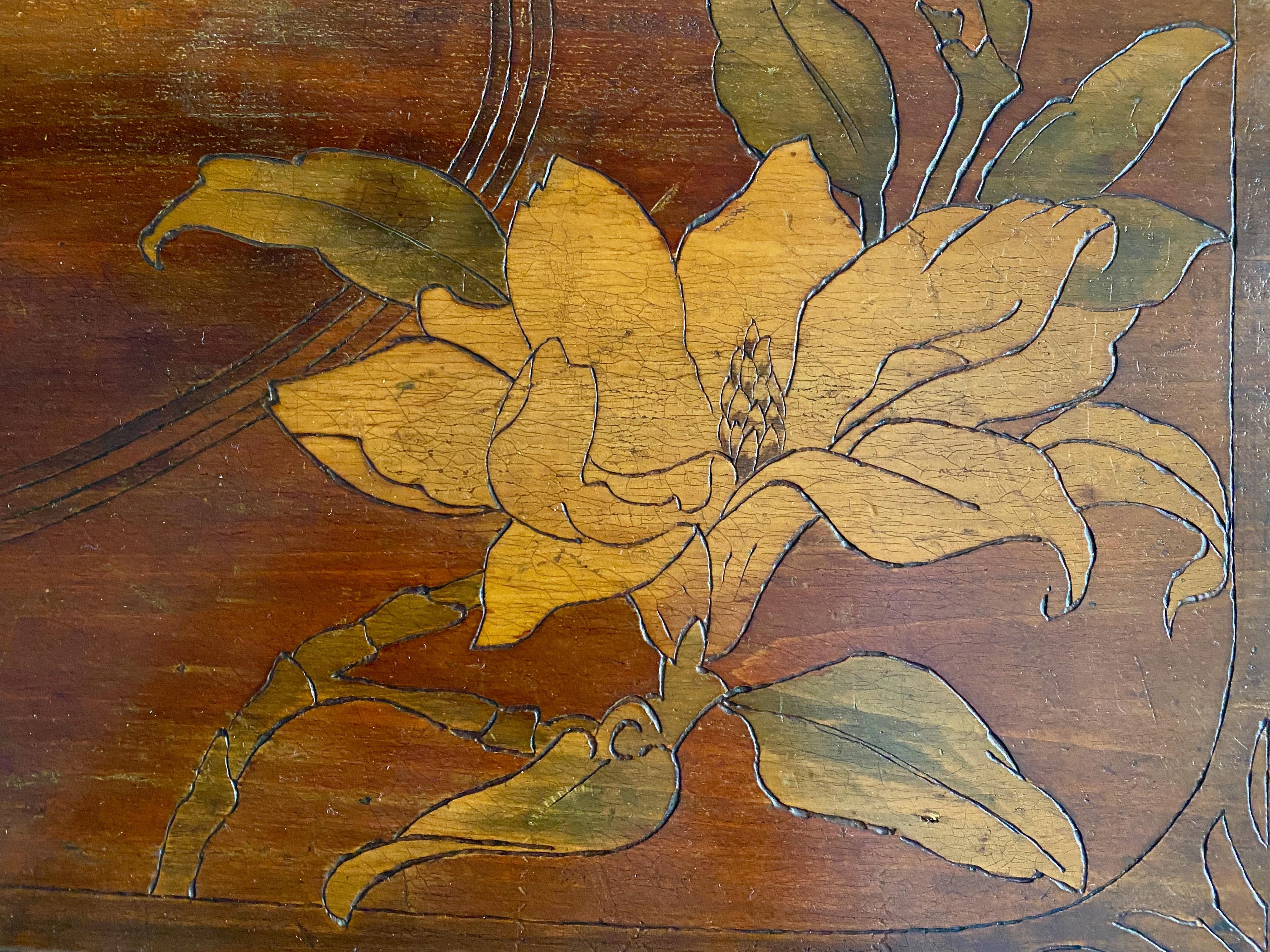 Table centrale Art nouveau française à deux étages avec plateau peint, vers 1900 en vente 2