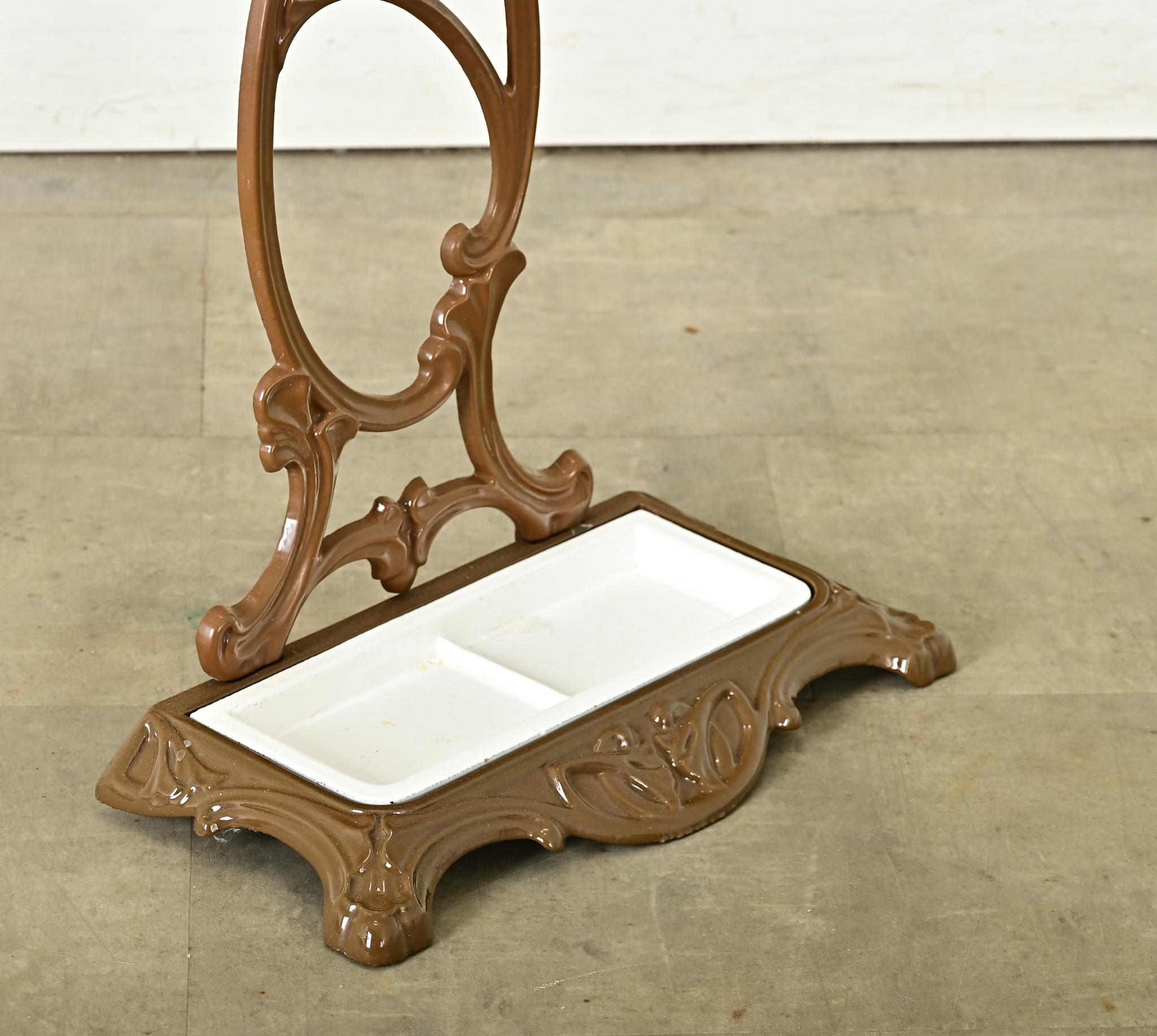 Smalto Portaombrelli francese Art Nouveau in vendita