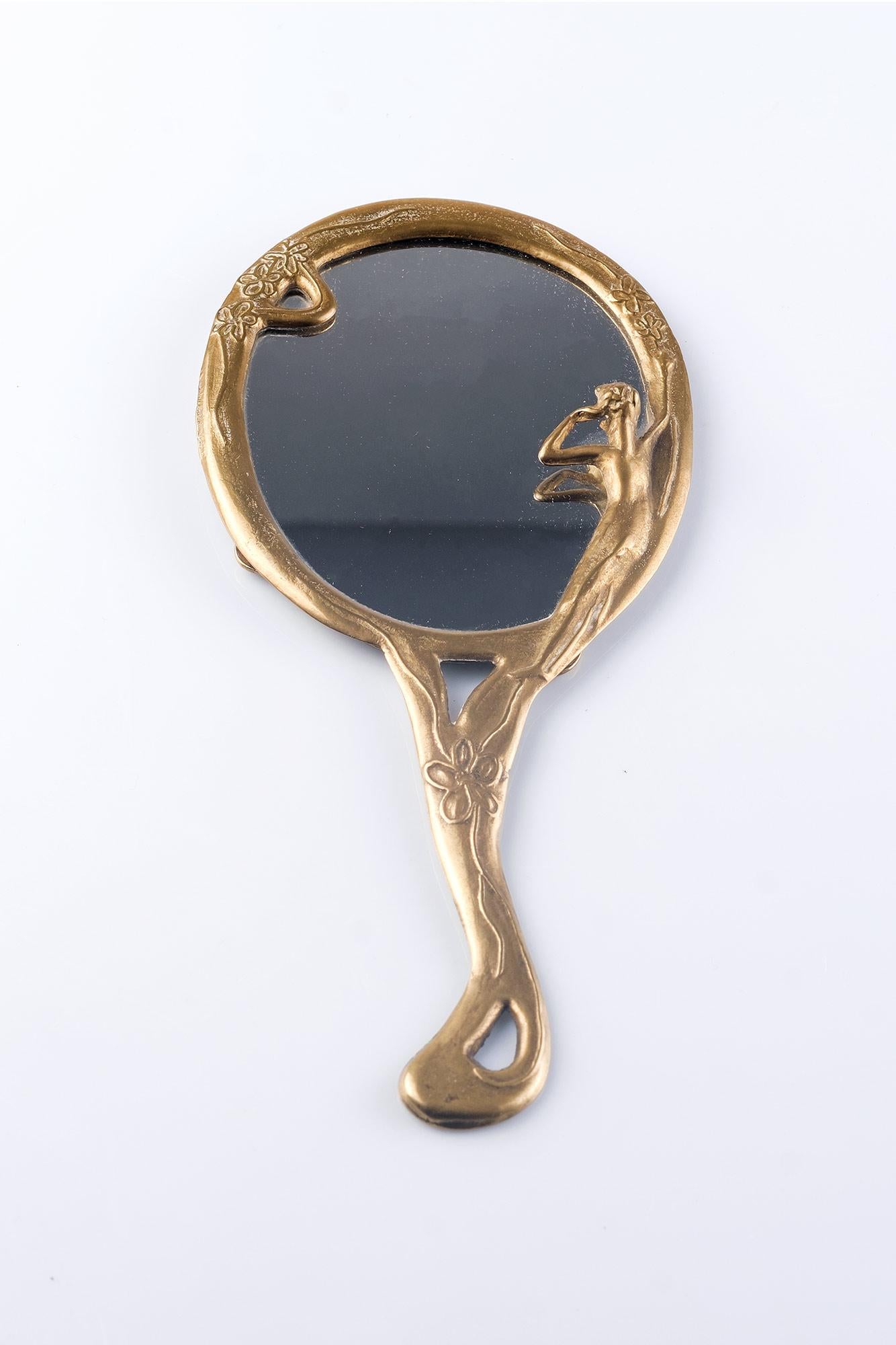 Splendid Hand Mirror in Brass. Art Nouveau, France