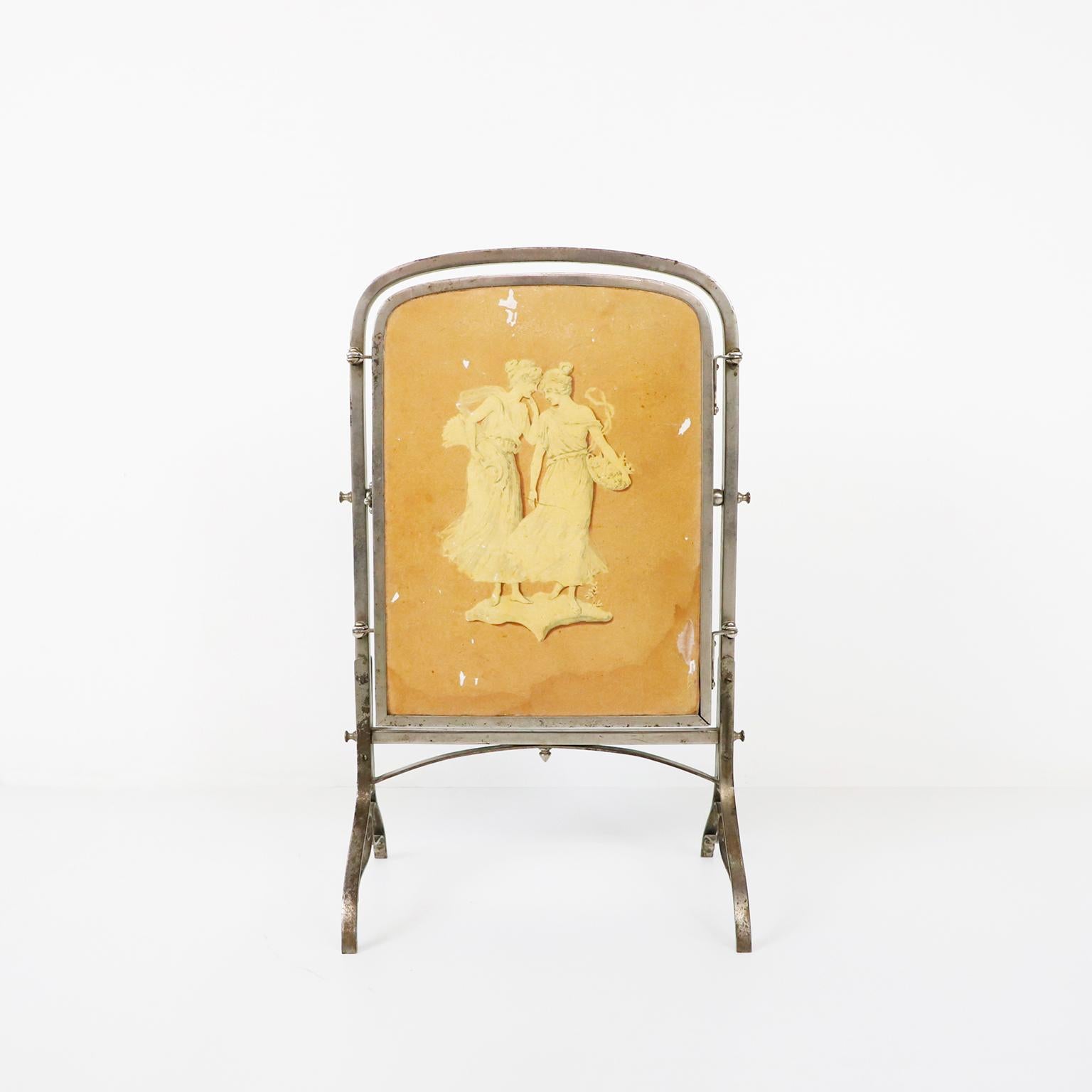 Ca. 1940. Wir bieten diese antike Französisch Jugendstil Vanity Mirror, fantastische Patina und Original-Spiegel.