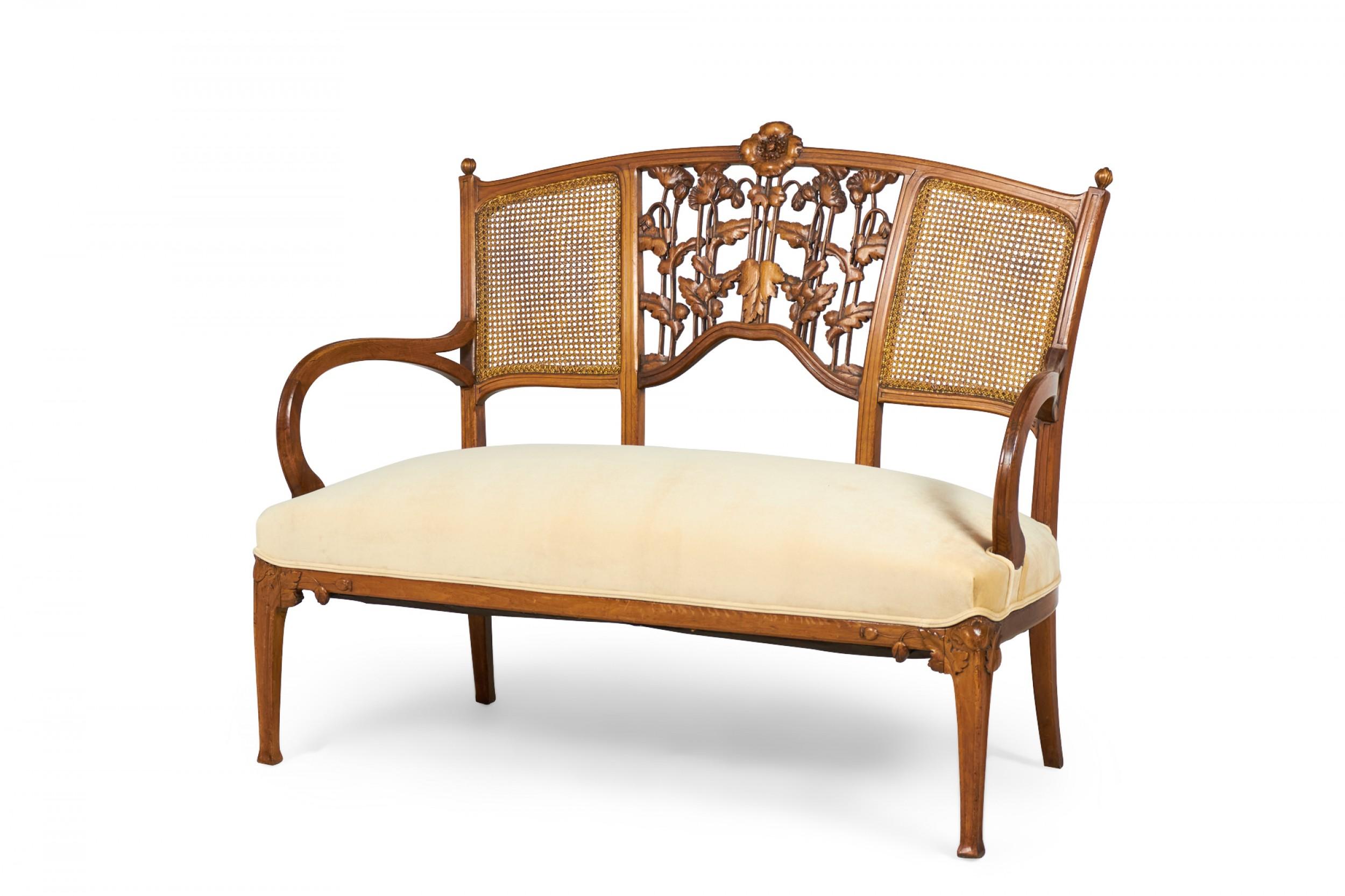 French Art Nouveau Walnut 5-Piece Living Room Set with Floral Filigree In Good Condition For Sale In New York, NY