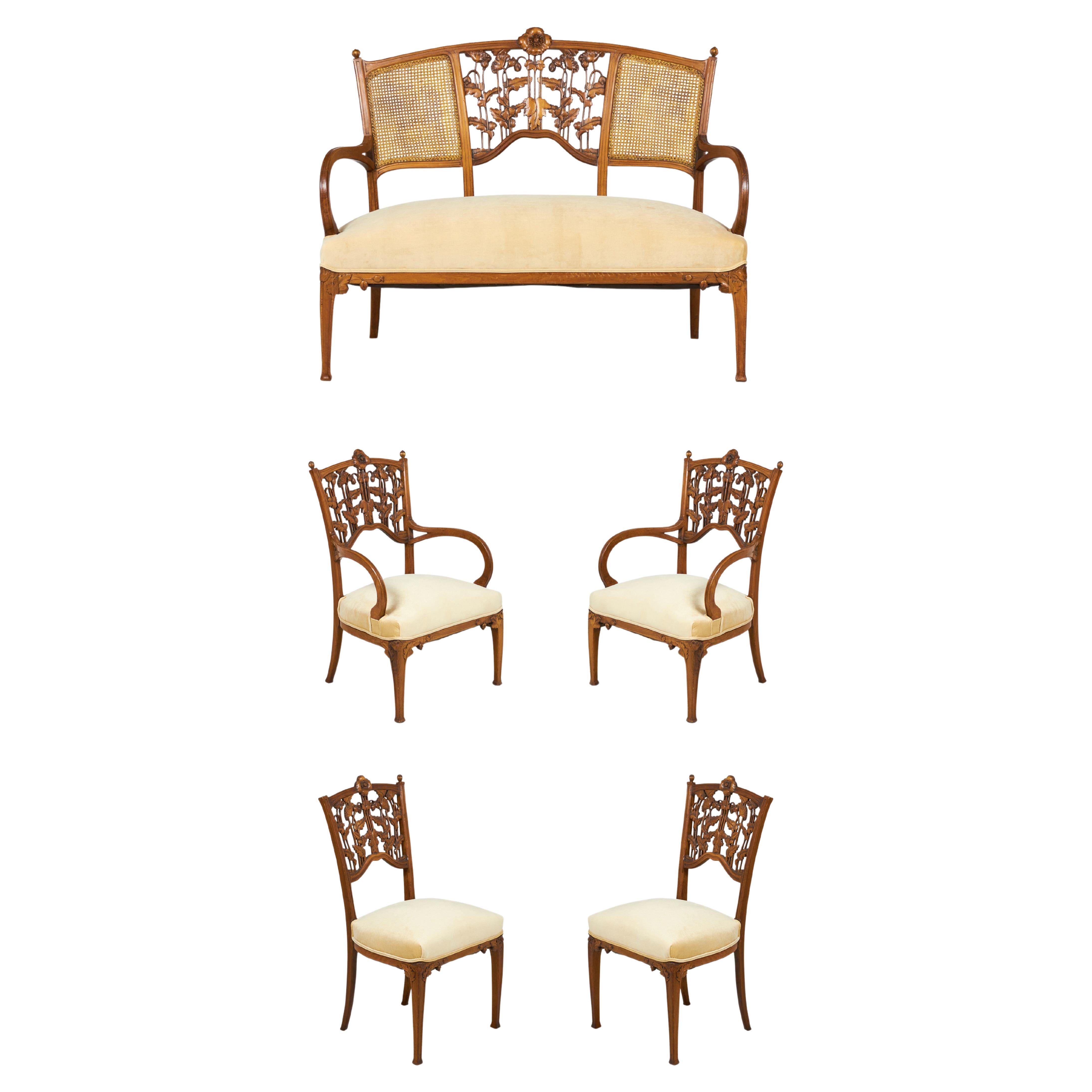 5-teiliges Jugendstil-Wohnzimmer-Set aus Nussbaumholz mit floralem Filigran, im Art nouveau-Stil im Angebot