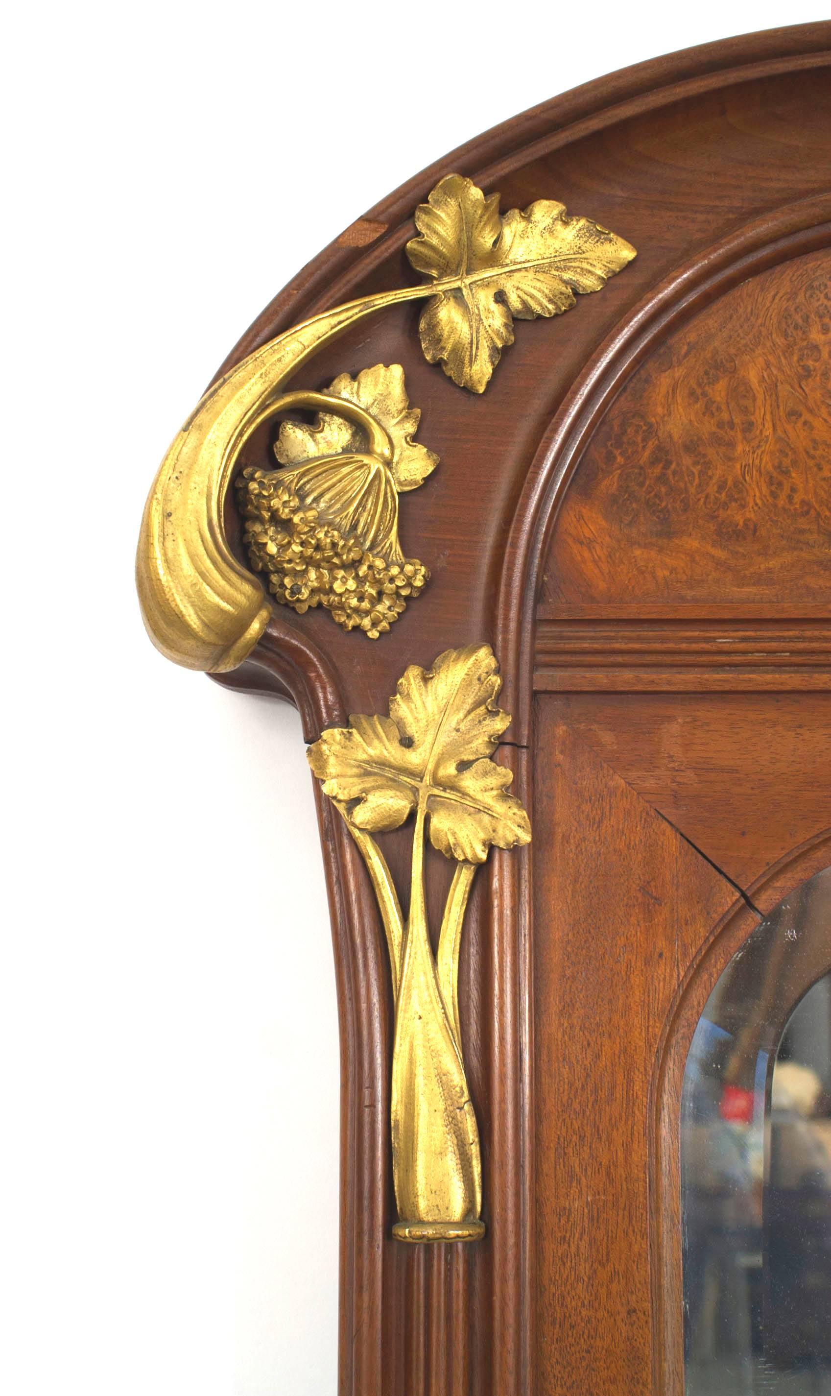 Francese Specchio da parete Louis Majorelle - Art Nouveau francese - in noce e bronzo in vendita