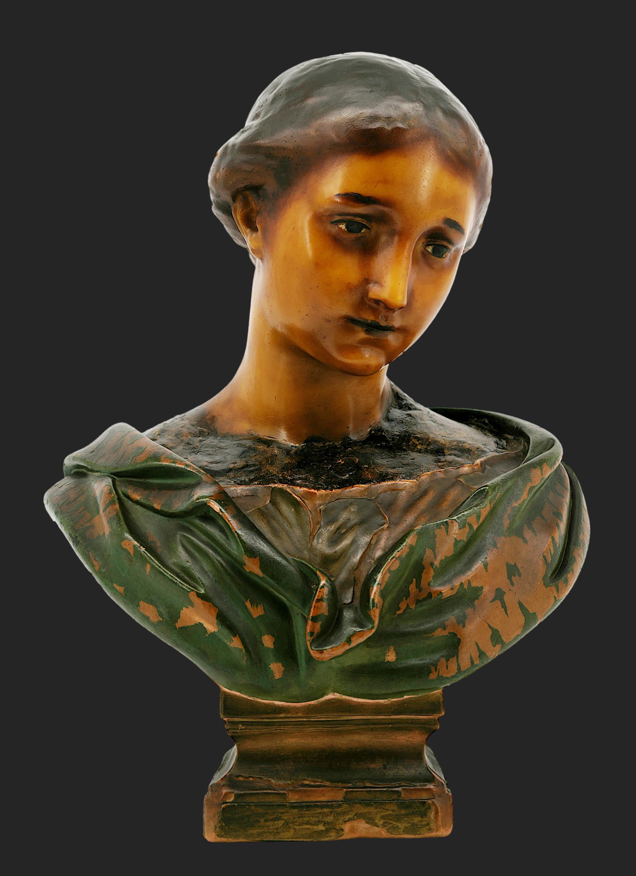 Jeune fille en cire  Sculpture en buste de Mme Arondelle, 2 rue du Louvre, Paris, France, vers 1900. Cire polychrome. D'après la célèbre tête de cire du musée de Lille (France). Hauteur : 45,4 cm (17,9