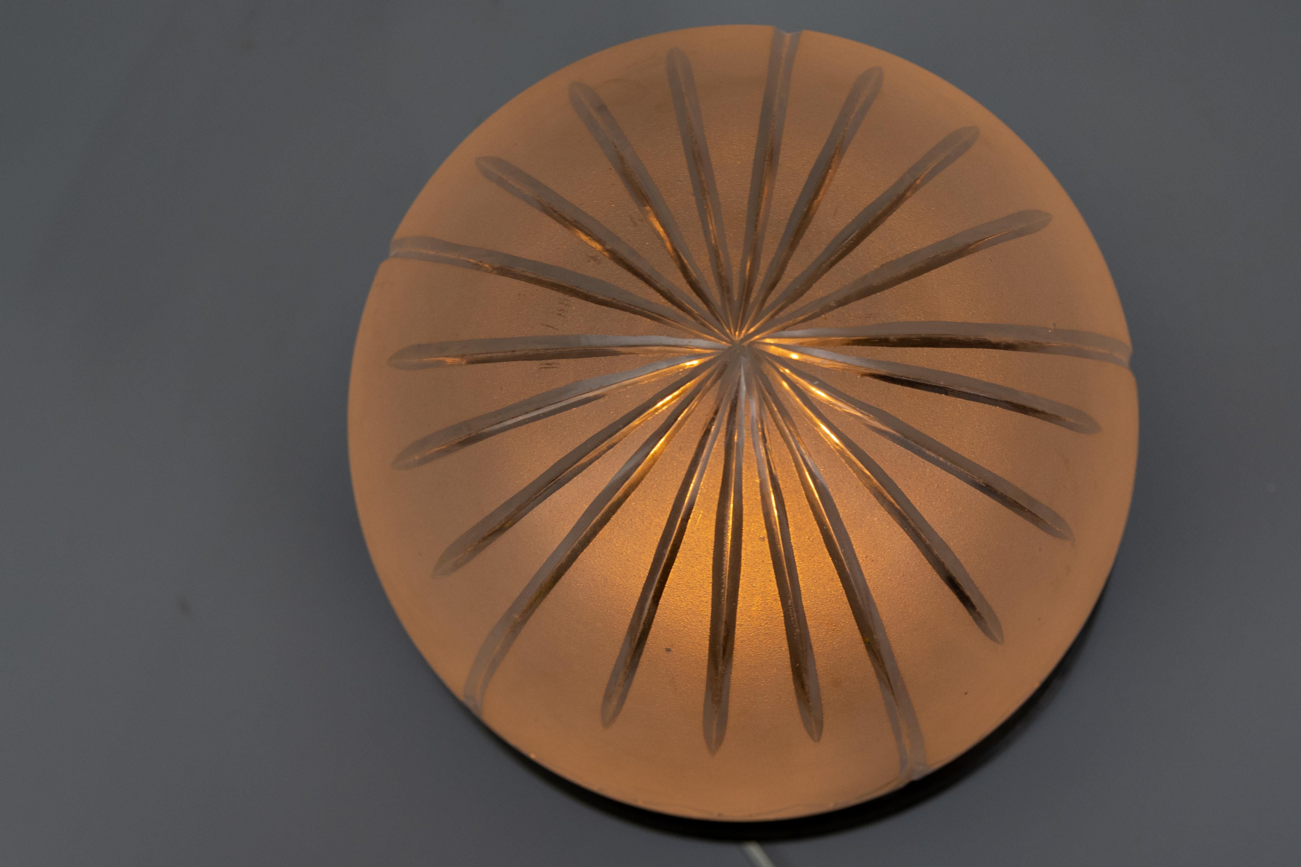 Art nouveau Plafonnier en métal et verre blanc dépoli de style Art Nouveau, années 1920 en vente