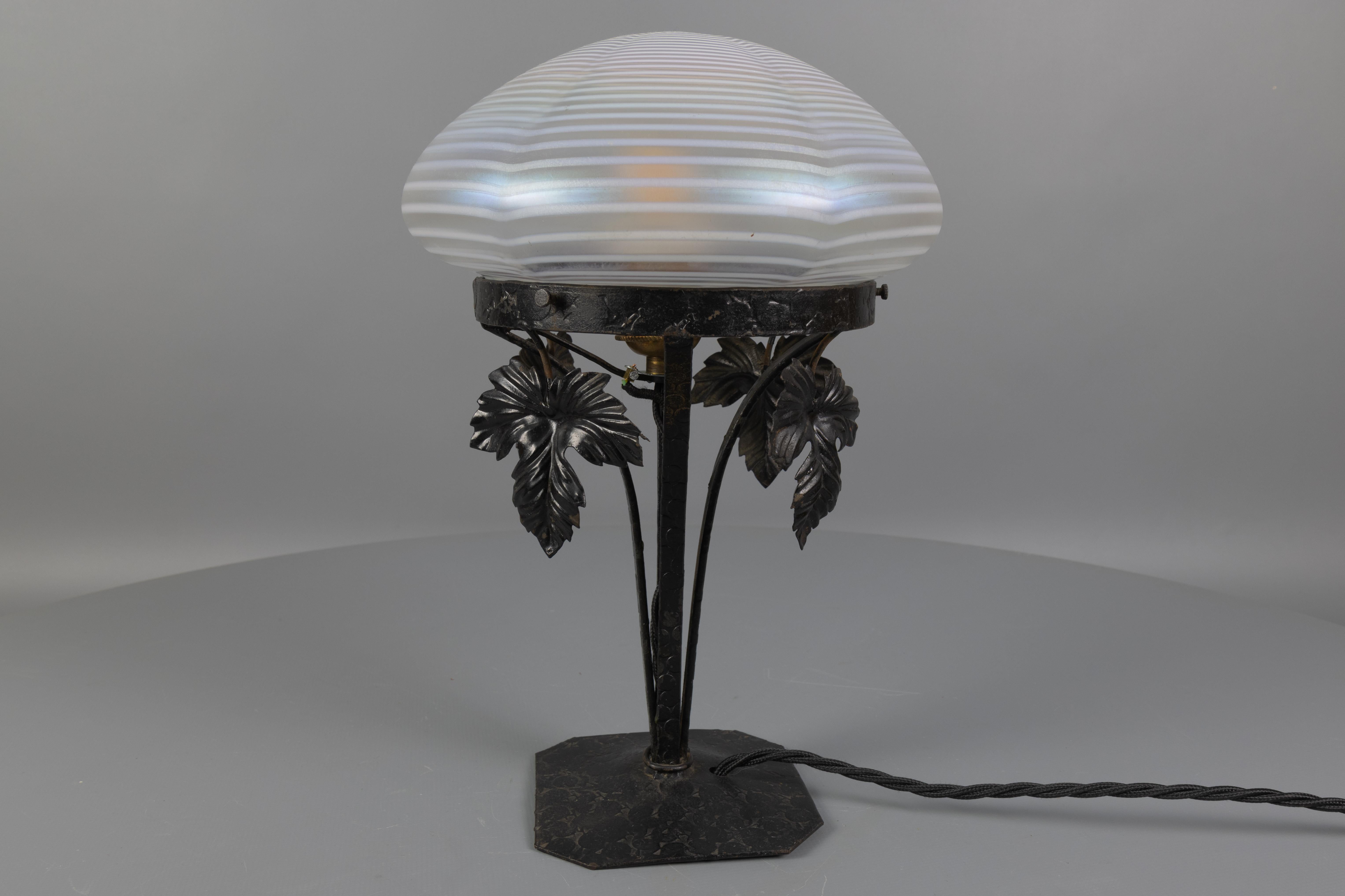 French Art Nouveau White Iridescent Glass and Wrought Iron Table Lamp, 1920s For Sale 10