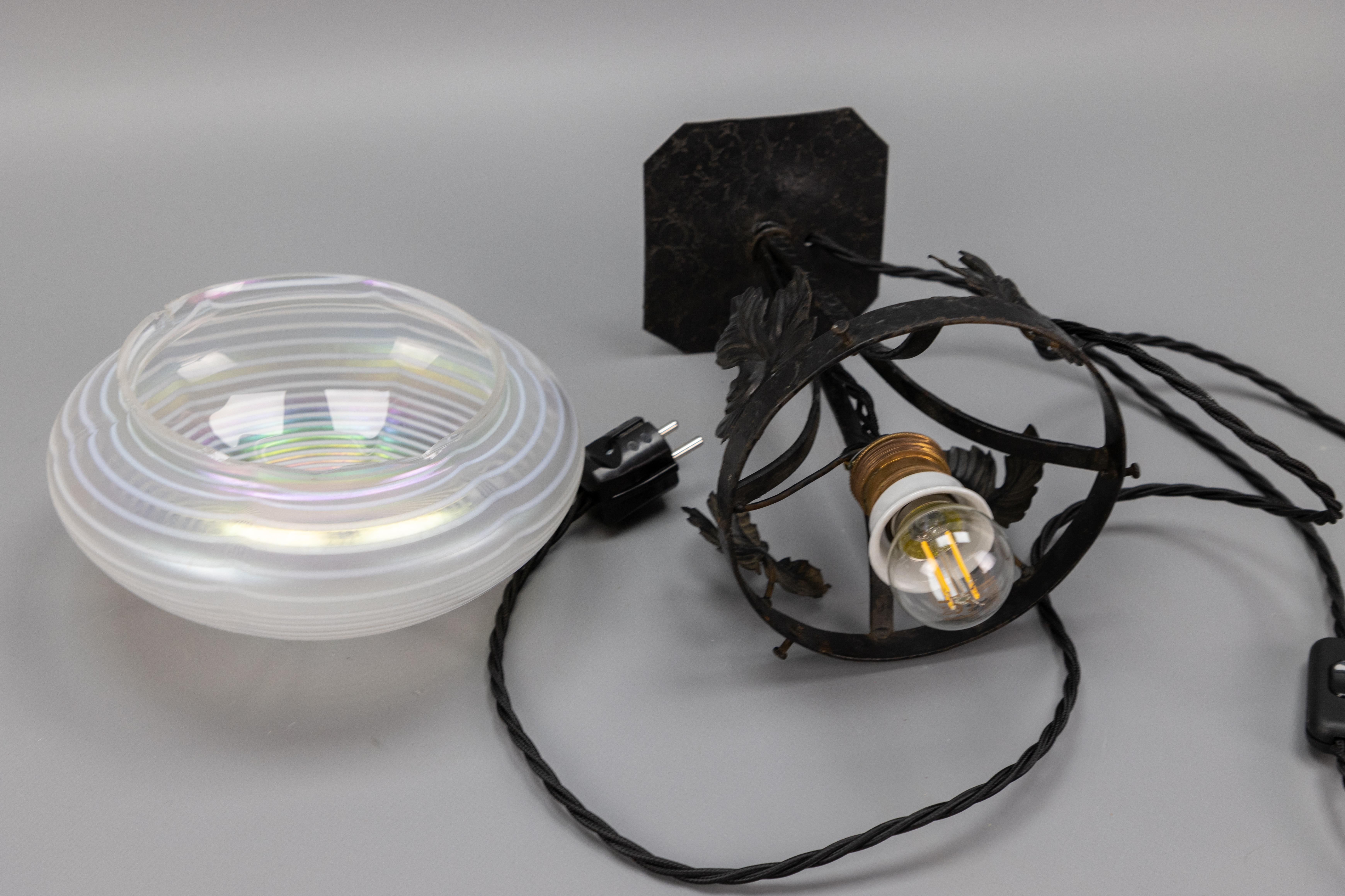 French Art Nouveau White Iridescent Glass and Wrought Iron Table Lamp, 1920s For Sale 12