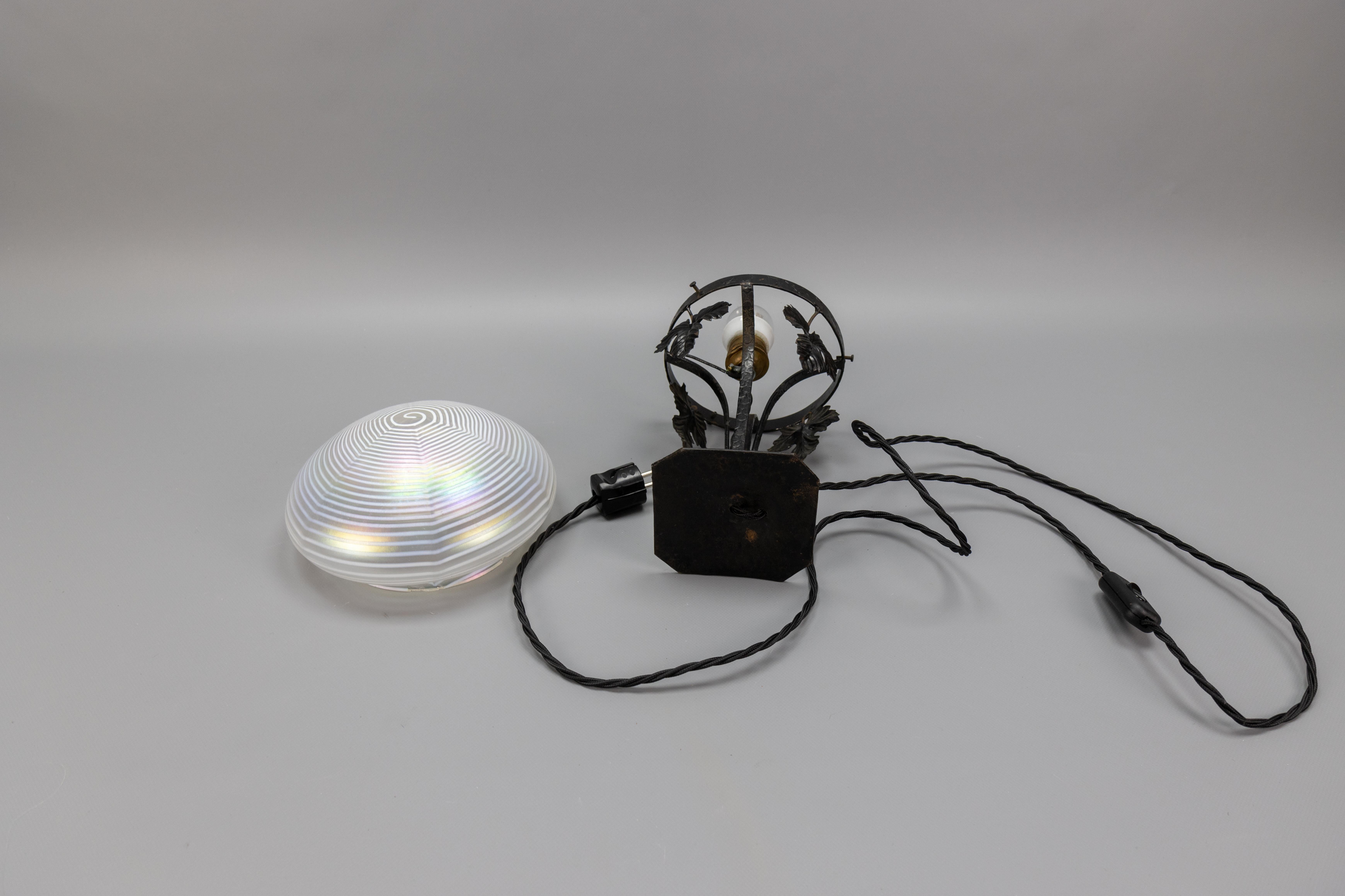 French Art Nouveau White Iridescent Glass and Wrought Iron Table Lamp, 1920s For Sale 13