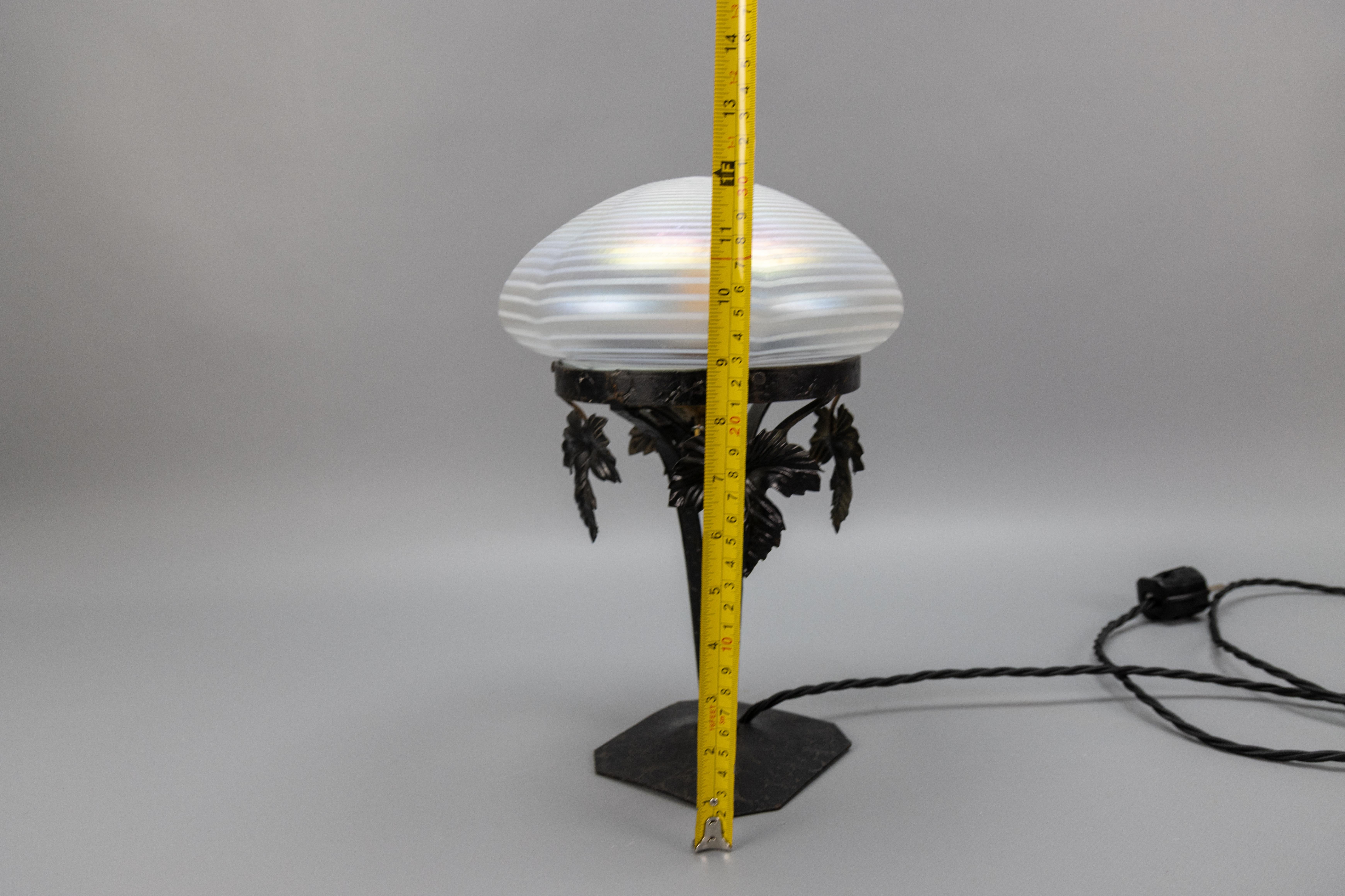 French Art Nouveau White Iridescent Glass and Wrought Iron Table Lamp, 1920s For Sale 15