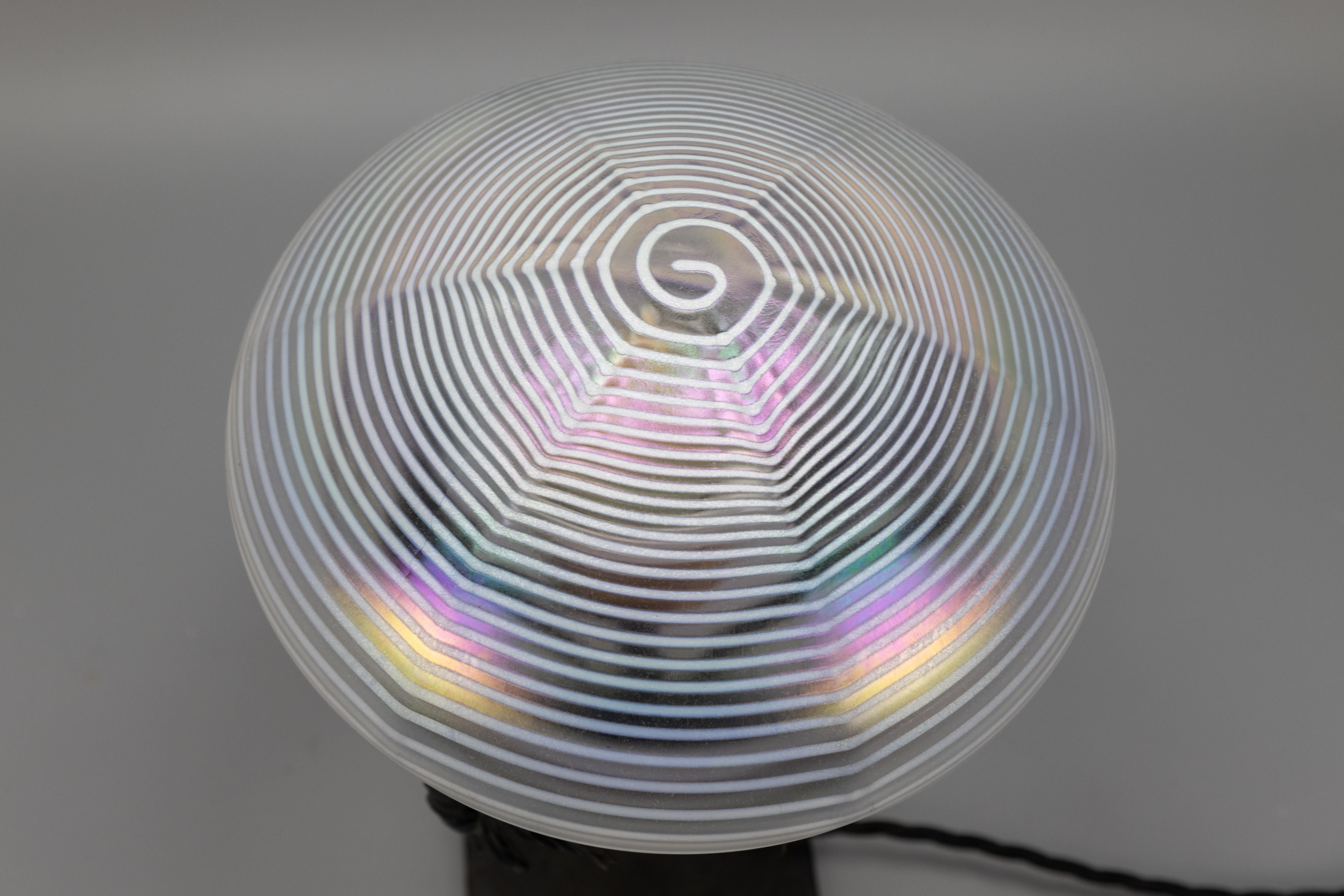 French Art Nouveau White Iridescent Glass and Wrought Iron Table Lamp, 1920s For Sale 1