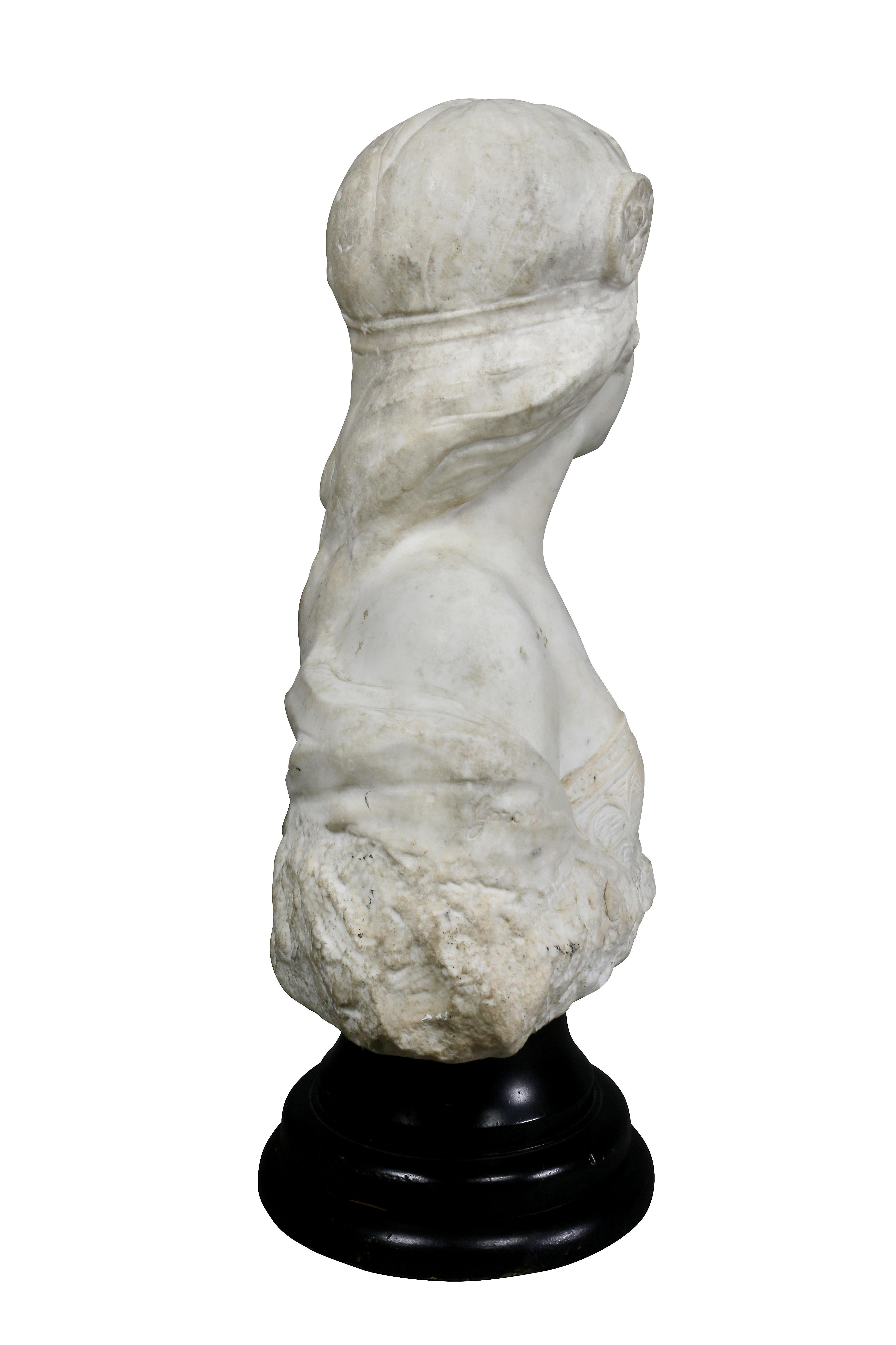 Buste de femme en marbre blanc de style Art nouveau français en vente 1