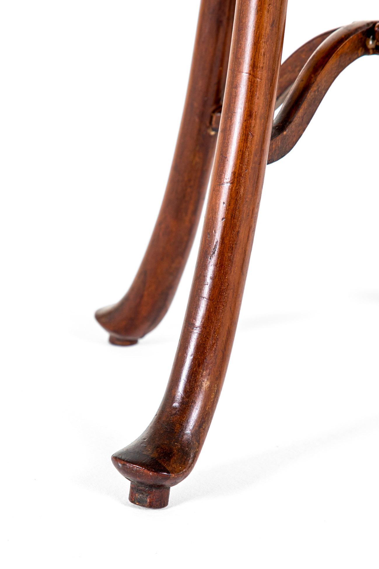 Table à vin Art Nouveau en vente 2