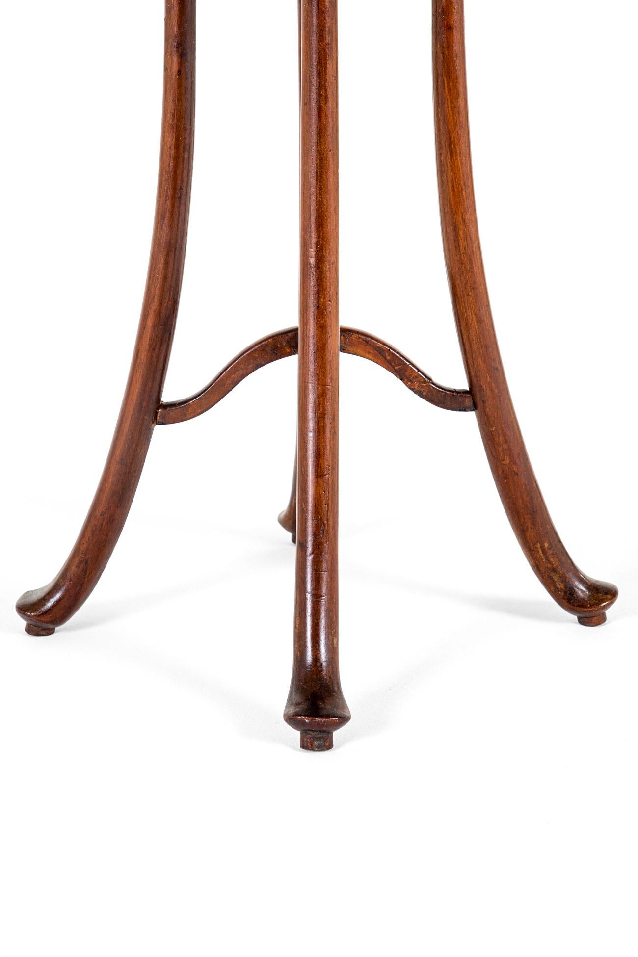 Table à vin Art Nouveau en vente 3