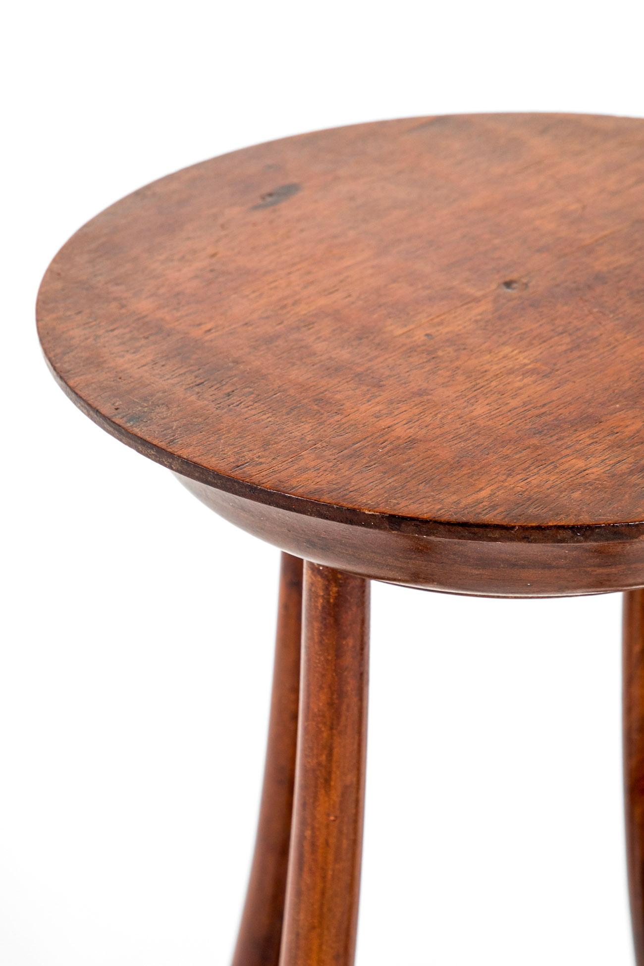 20ième siècle Table à vin Art Nouveau en vente