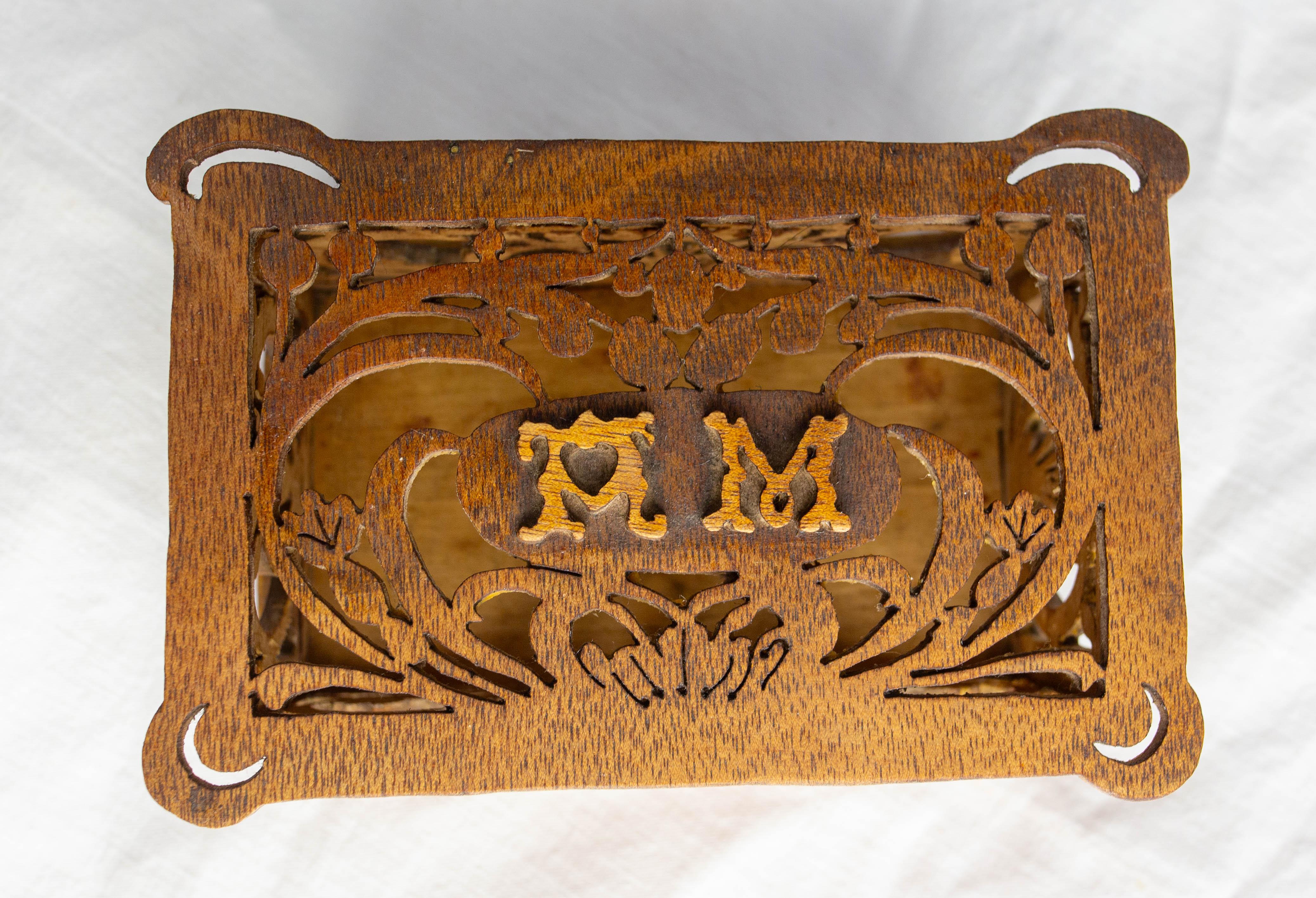 Scatola in legno francese Art Nouveau con pannelli traforati, circa 1900 in vendita 2