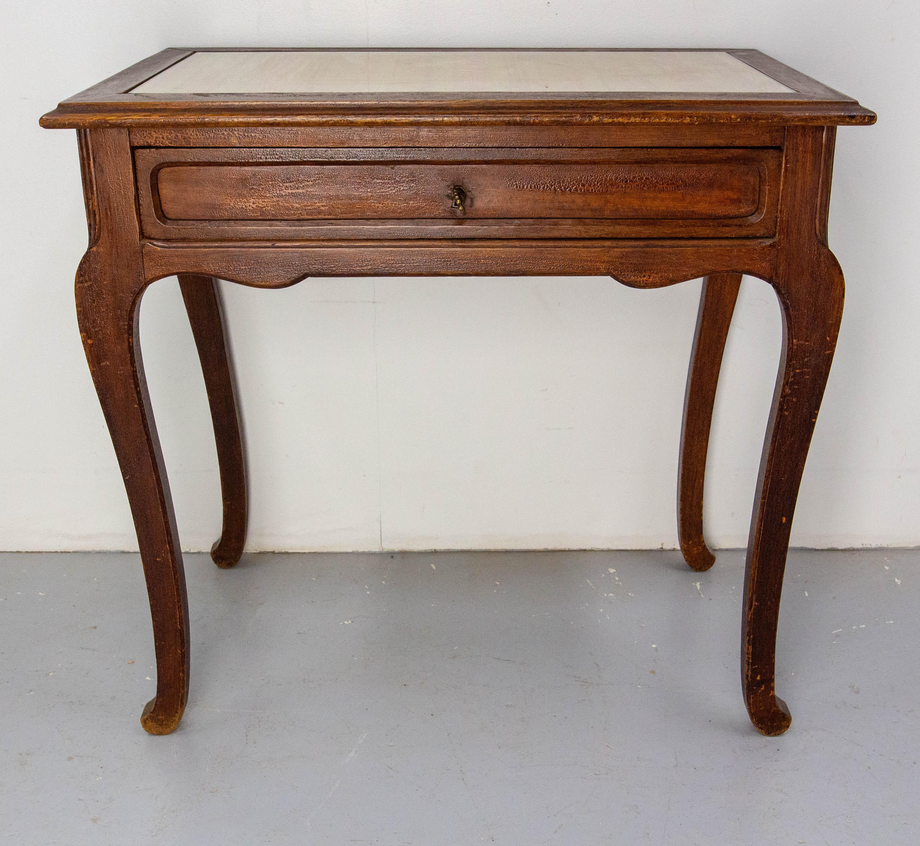 Französischer Jugendstil-Schreibtisch aus Holz mit Glasplatte und einer Schublade, um 1920 (Art nouveau) im Angebot